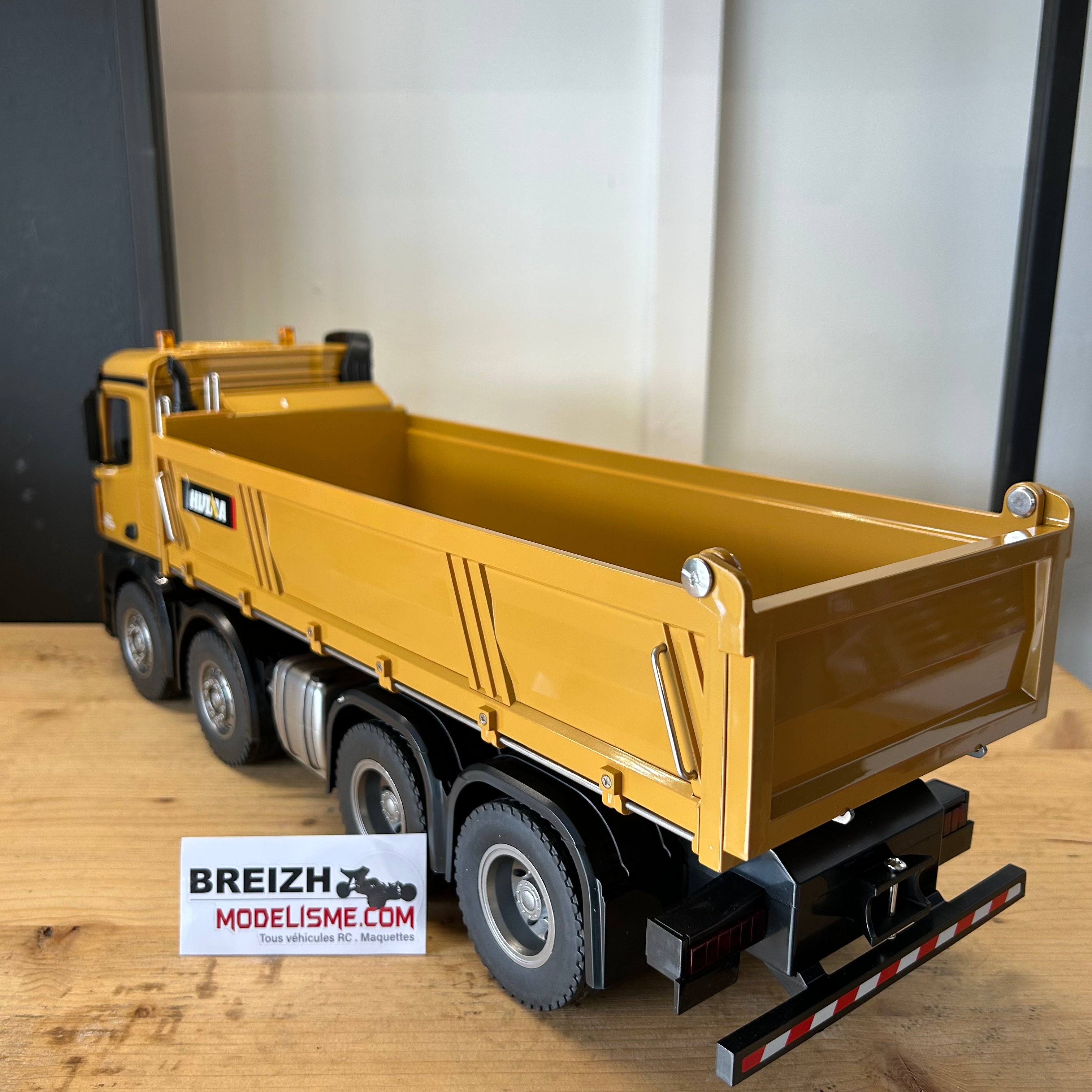 Camion à benne 1/14 - 12 voies à 8 roues  Huina 1536