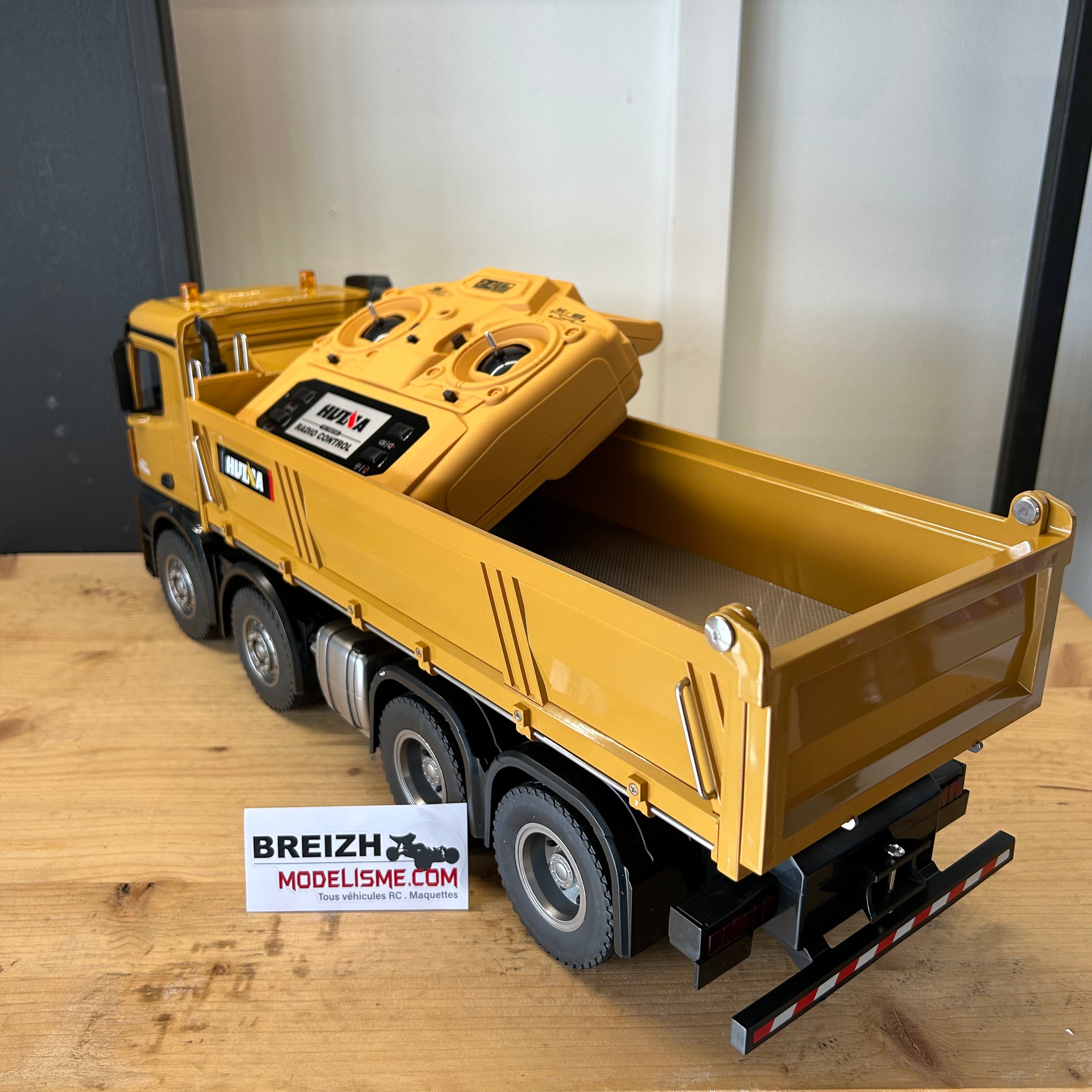 Camion à benne 1/14 - 12 voies à 8 roues  Huina 1536