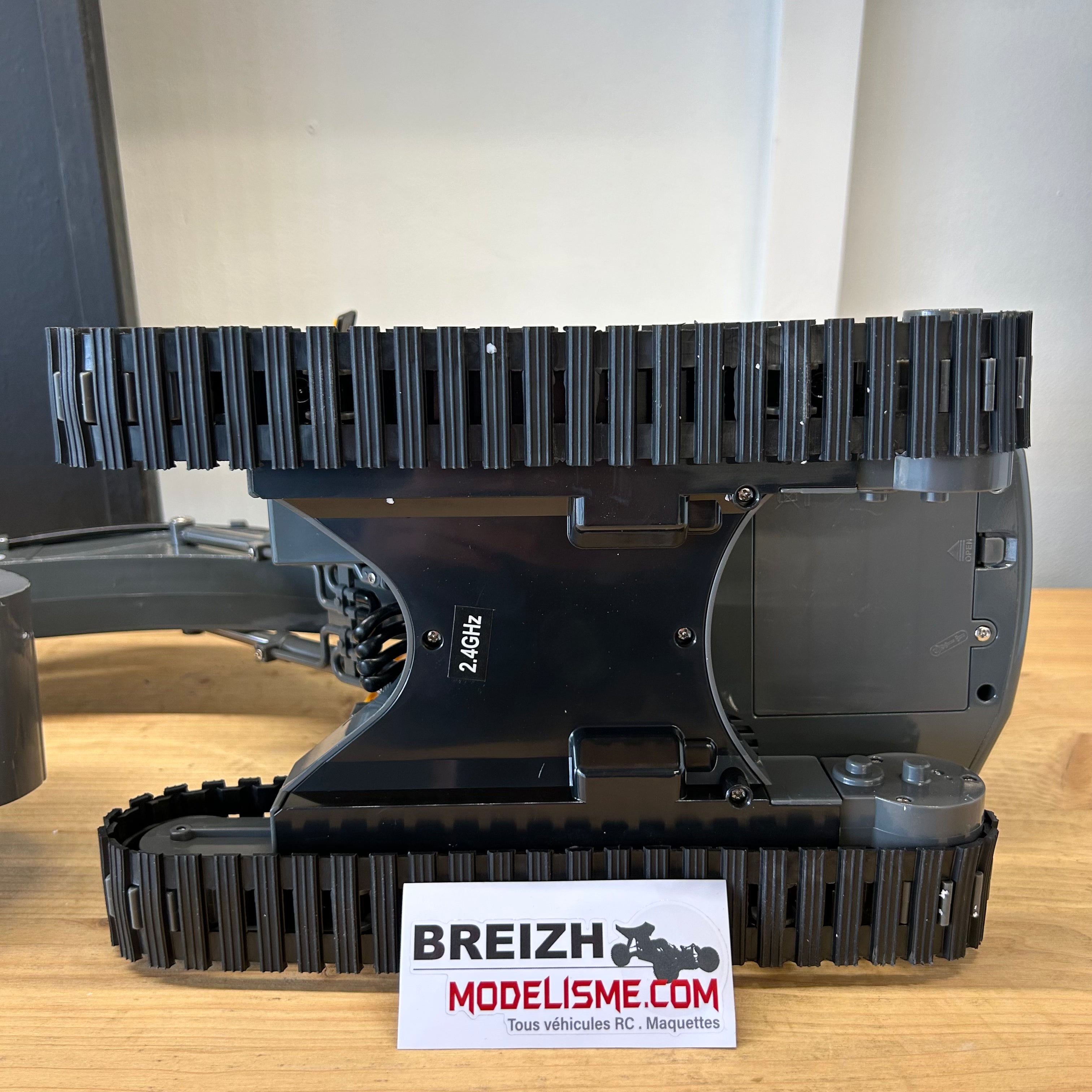 Pelleteuse RC E598-003 1/16 Volvo Licence Pelle + 3 outils avec 2,4 GHz