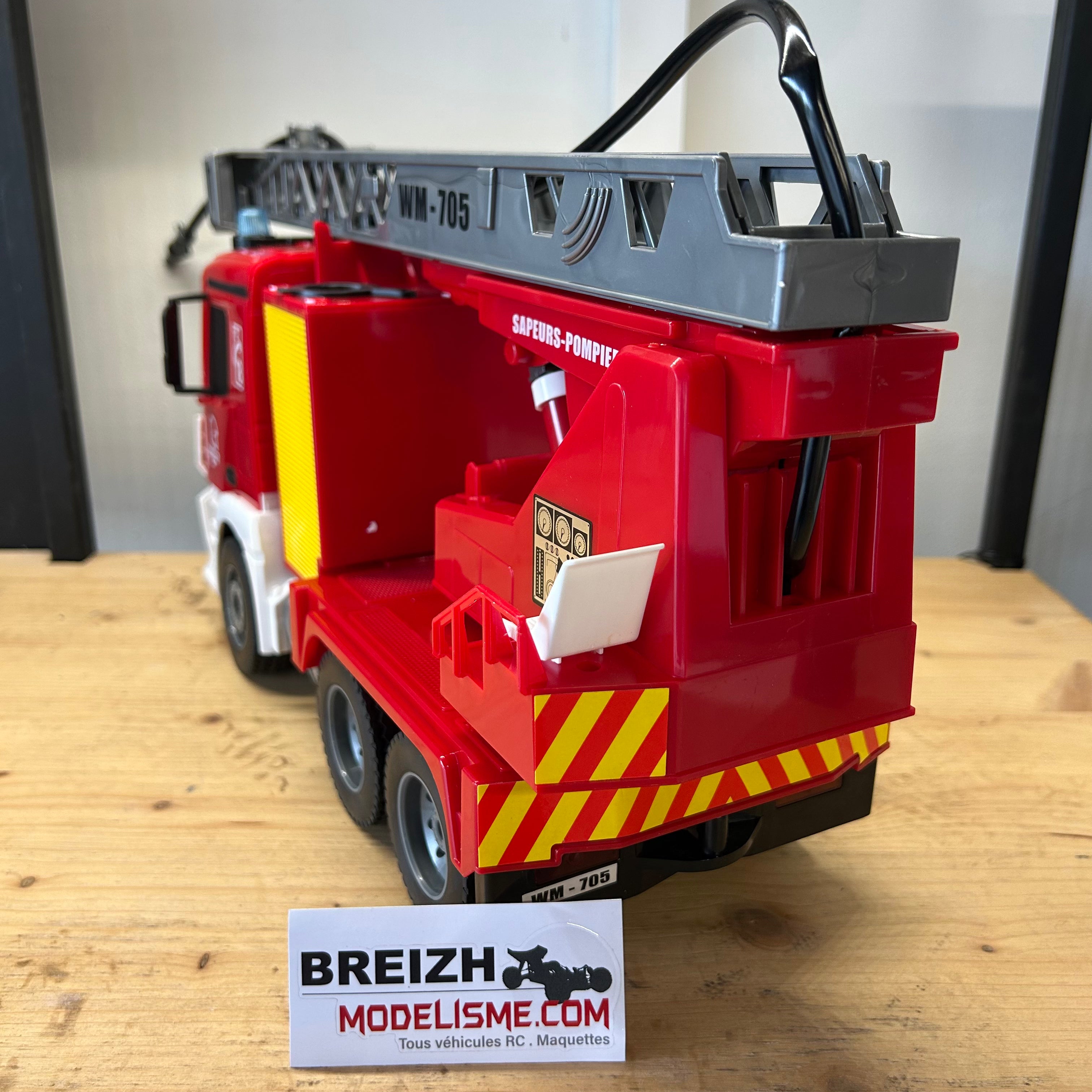 Camion de Pompiers Radiocommandé - T2M T705