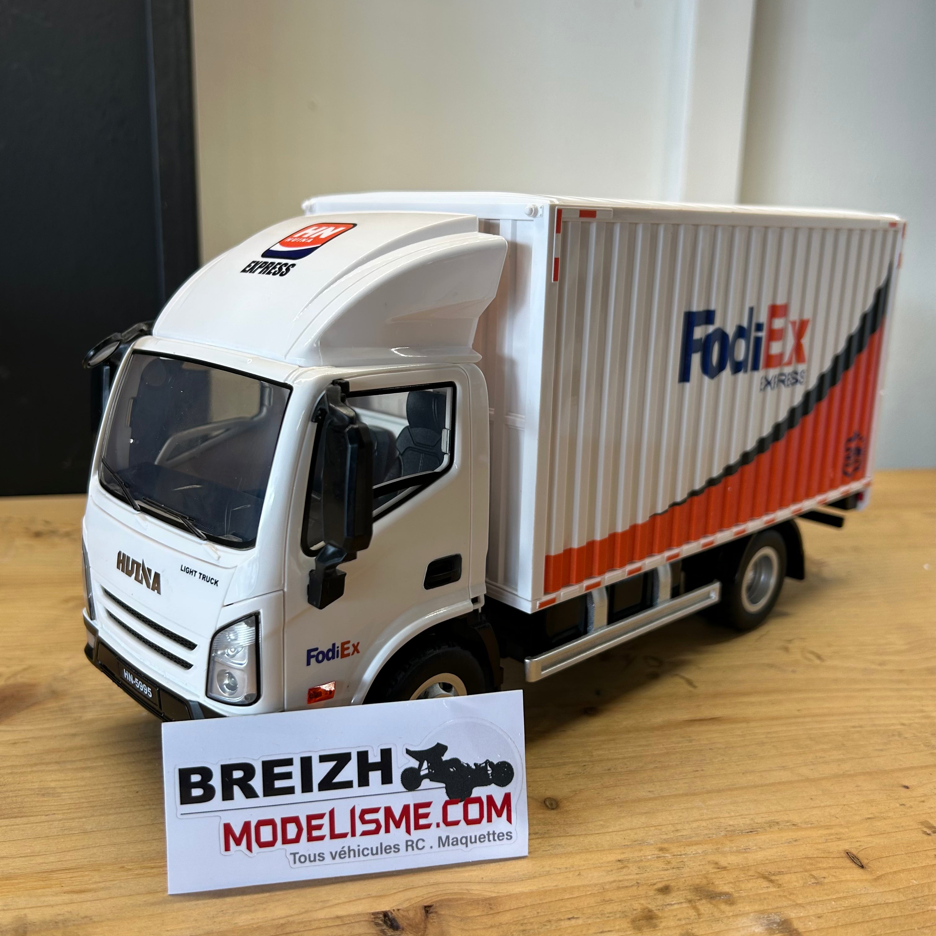 Camion de livraison radiocommandé Huina 1/18 - CY1524