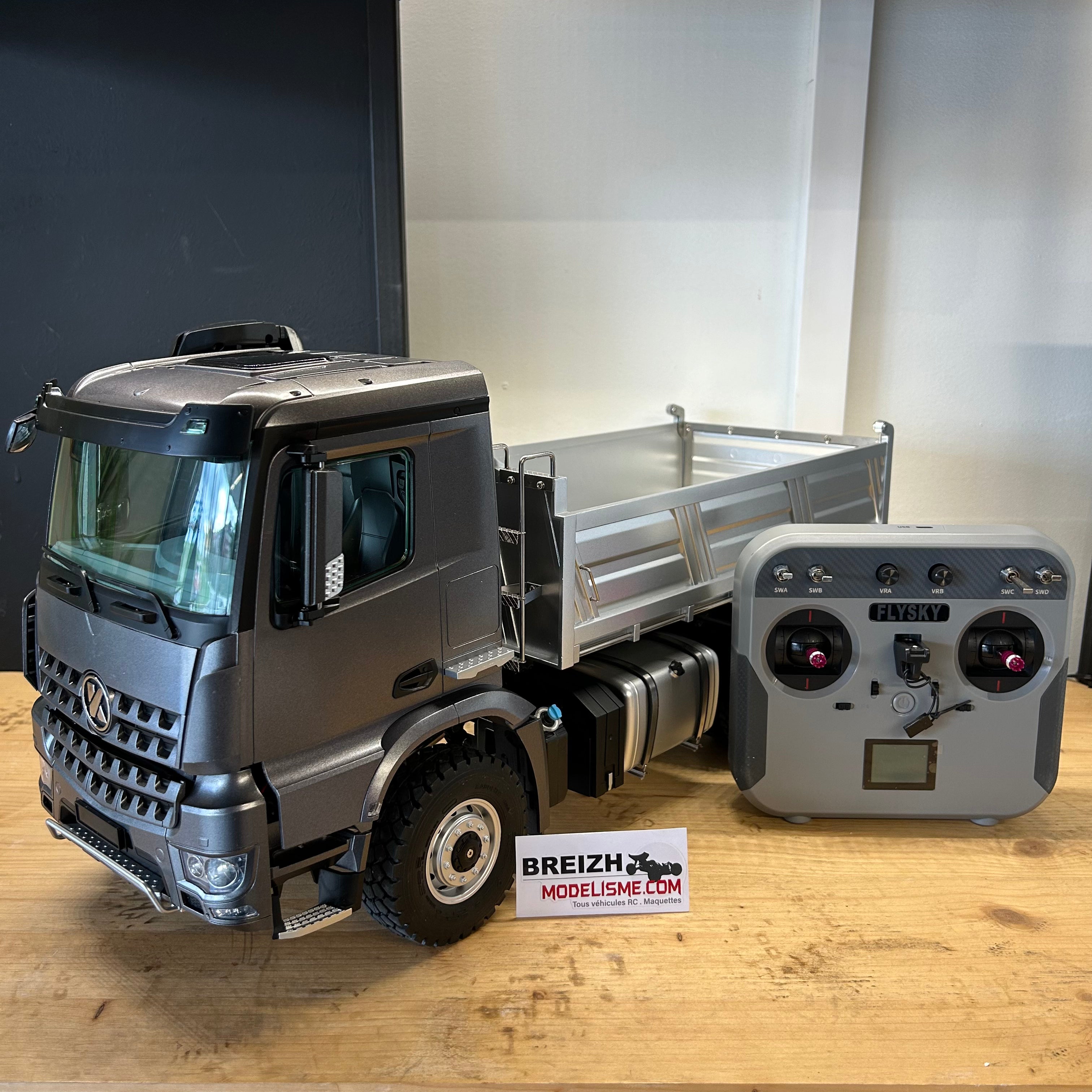 FM Electrics Camion à benne en métal 4x4 Kabolite K5701 gris 1:14