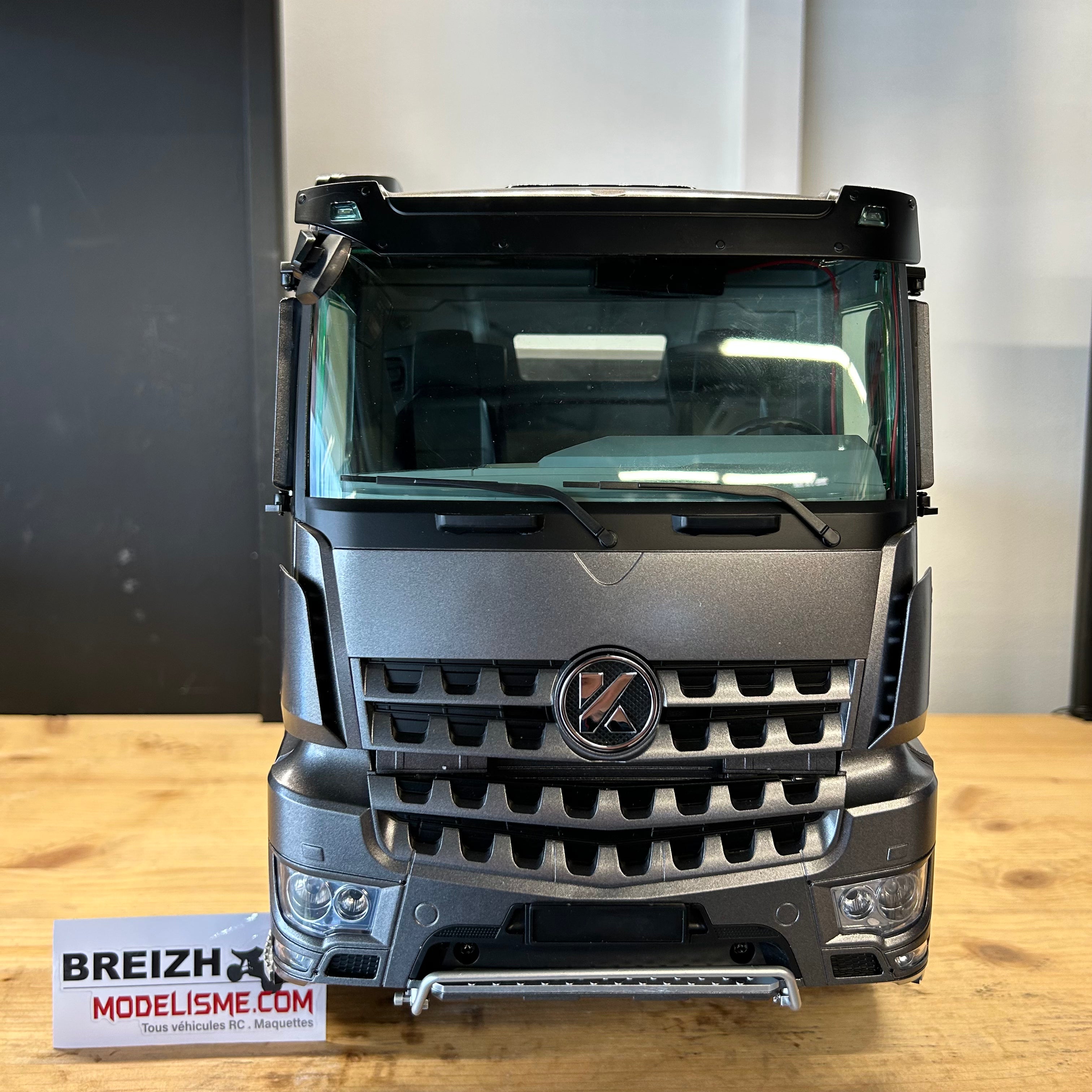 FM Electrics Camion à benne en métal 4x4 Kabolite K5701 gris 1:14