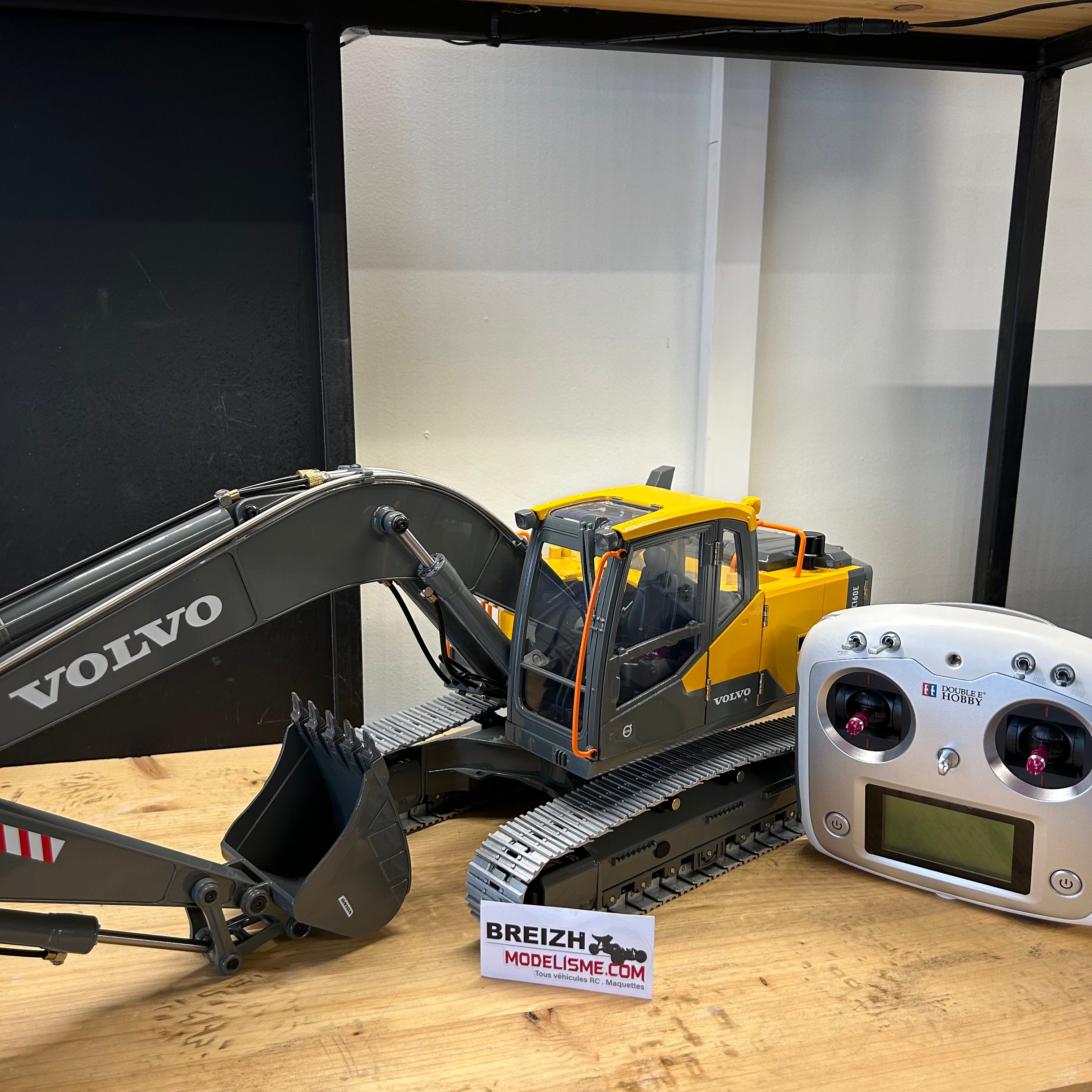 EFASO Pelleteuse Volvo RC 1:16 – Pelle, Marteau Métal Et Pince – Tout Inclus (batterie, Chargeur, Télécommande) – Jouet Réaliste