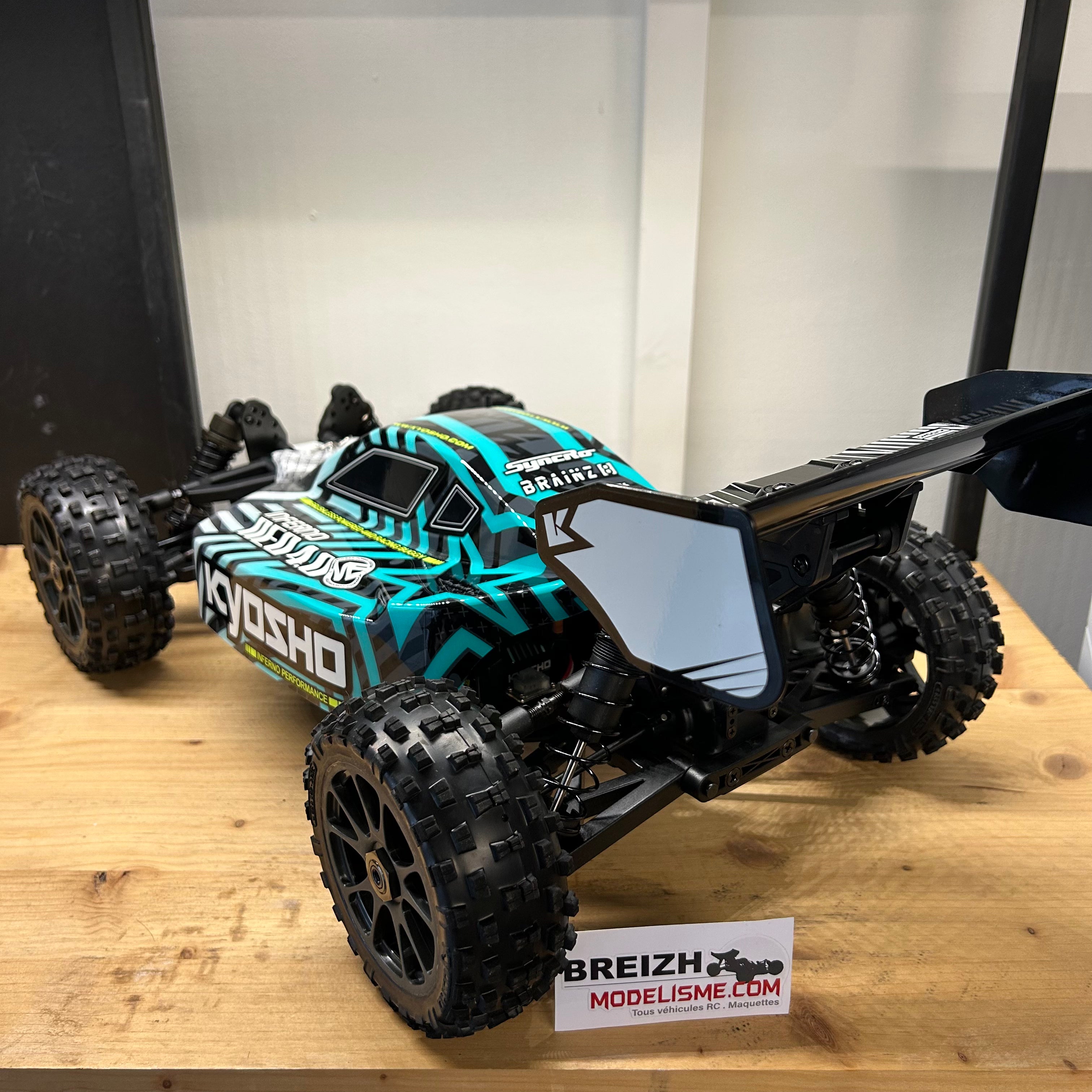 Buggy Kyosho Inferno Neo brushless VE 4.0 1/8 EP RTR T1 blanc - K.34118T2B