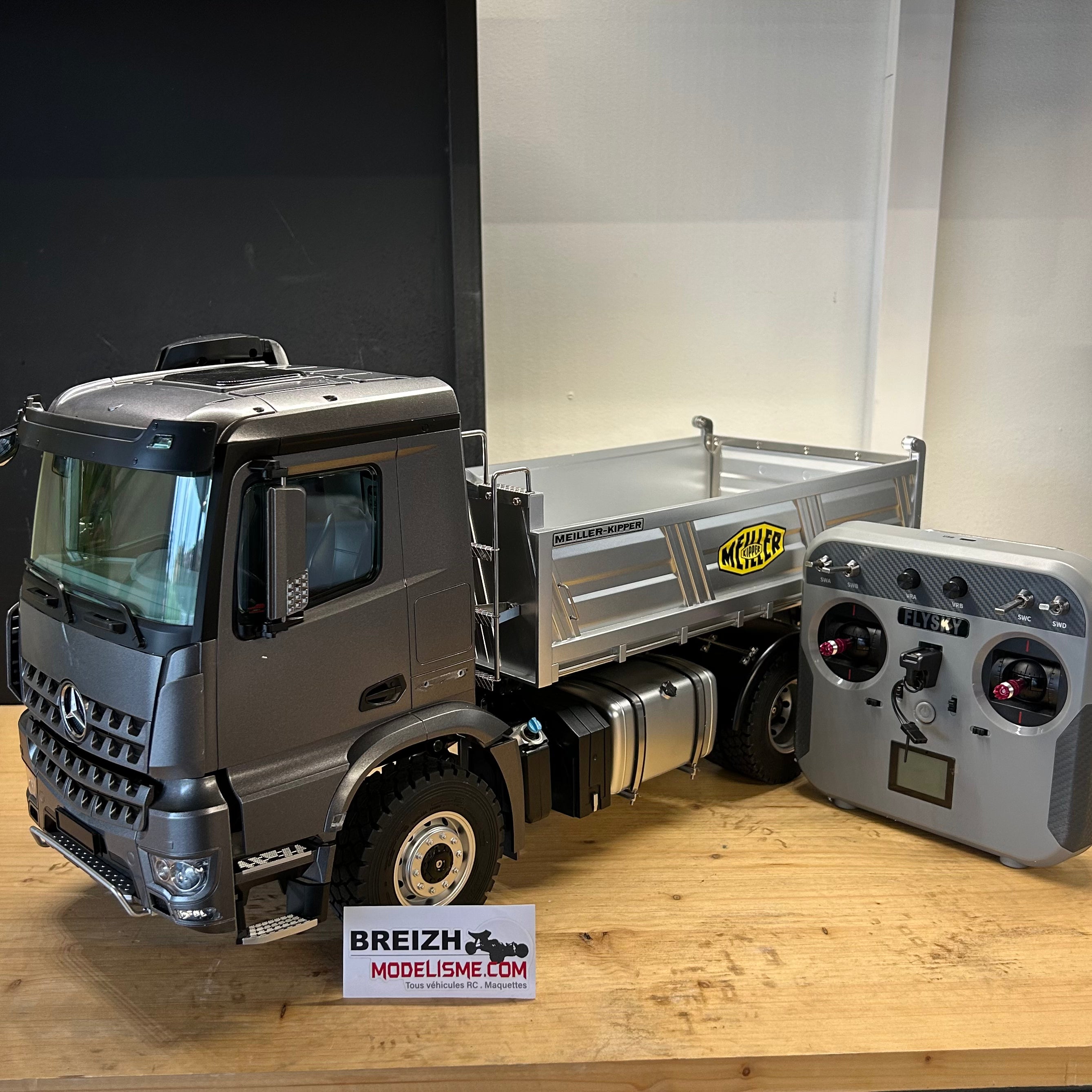 FM Electrics Camion à benne en métal 4x4 Mercedes-Benz Arocs 1:14 gris foncé K701 Kabolite