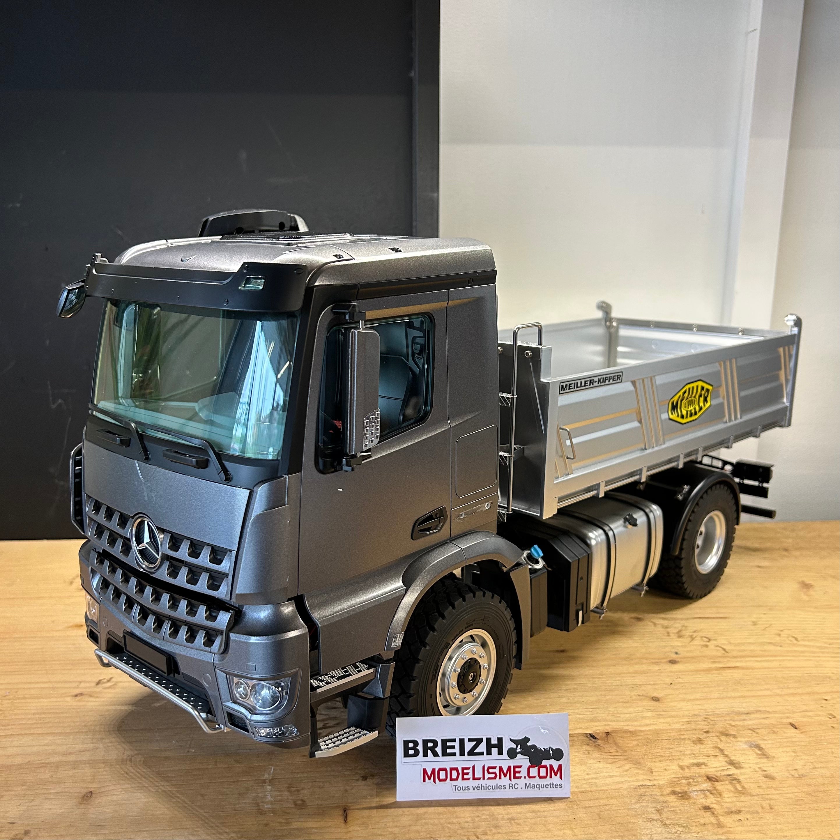 FM Electrics Camion à benne en métal LKW Kipper 4x4 Mercedes-Benz Arocs 1:14 gris foncé
