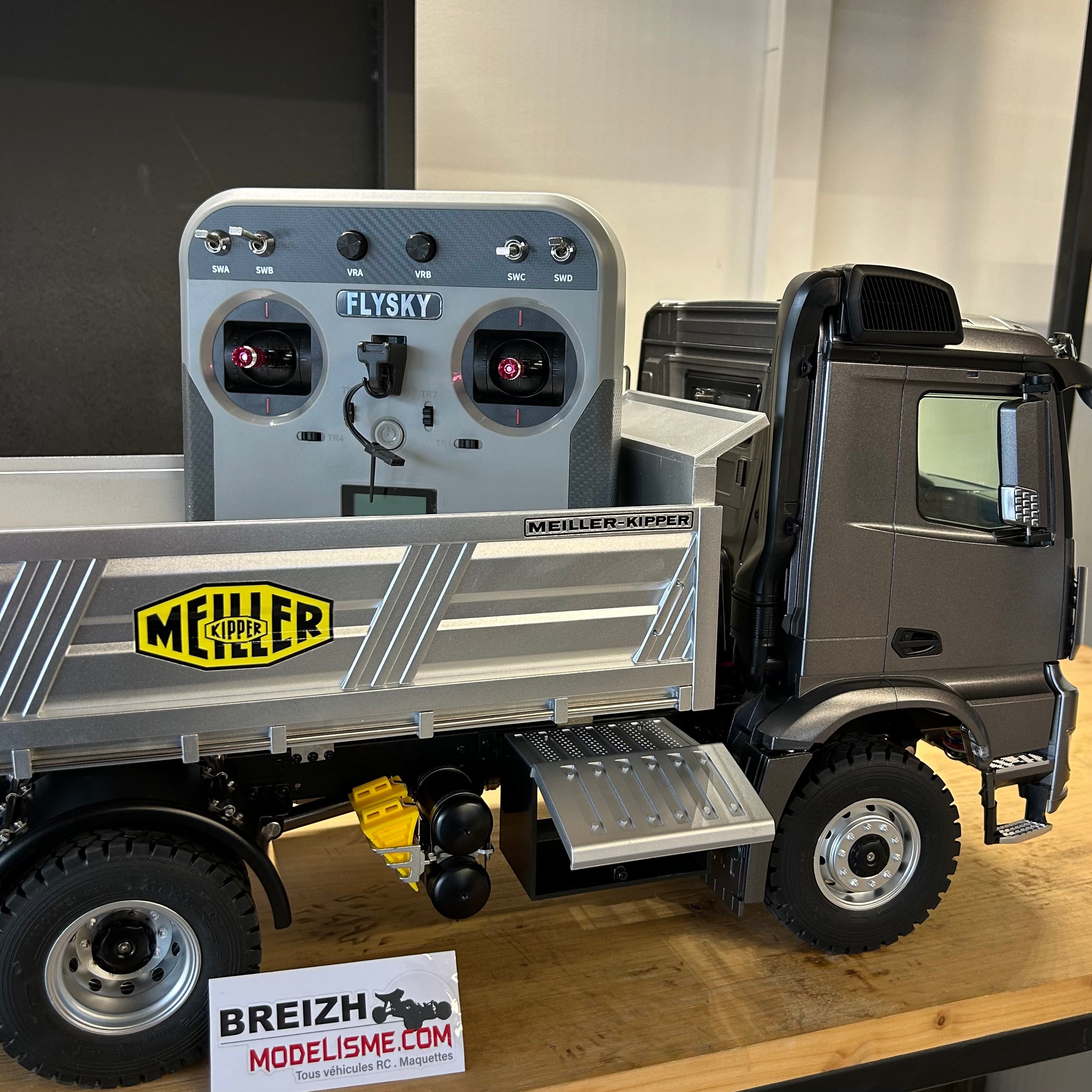 FM Electrics Camion à benne en métal LKW Kipper 4x4 Mercedes-Benz Arocs 1:14 gris foncé