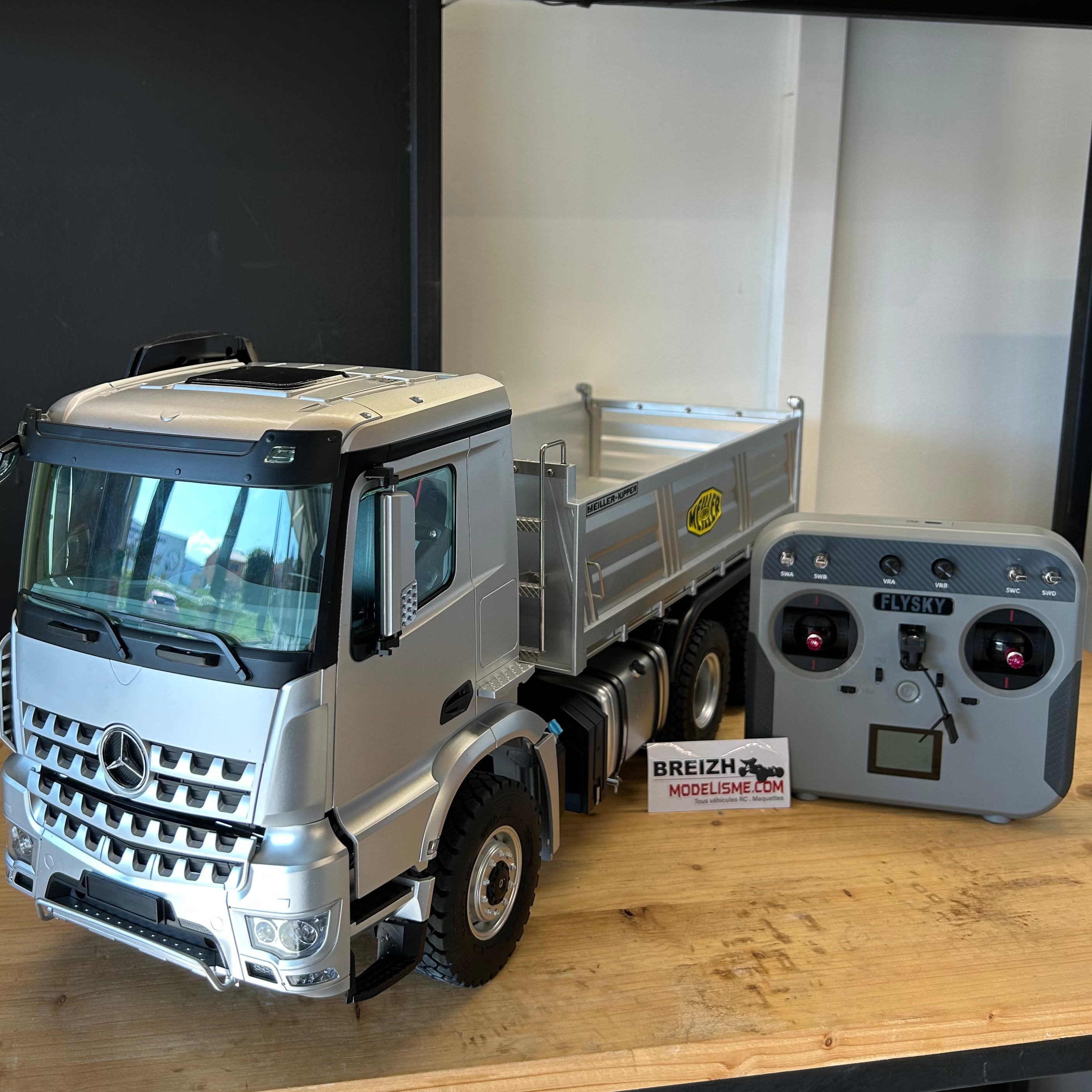 FM Electrics Camion Mercedes-Benz Arocs 6x6 en métal Benne basculante électrique 1:14