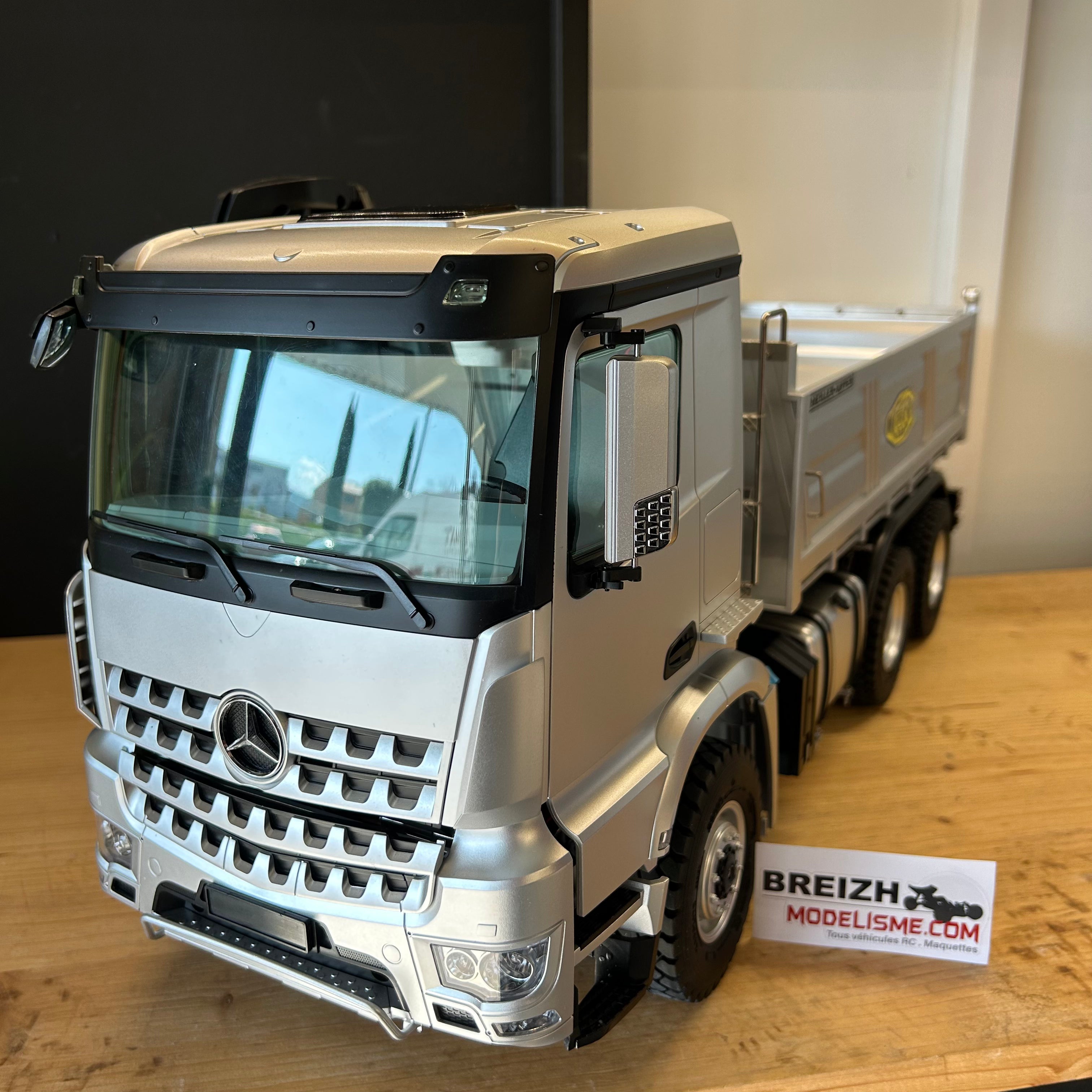 FM Electrics Camion à benne en métal LKW Kipper 4x4 Mercedes-Benz Arocs électrique 1:14