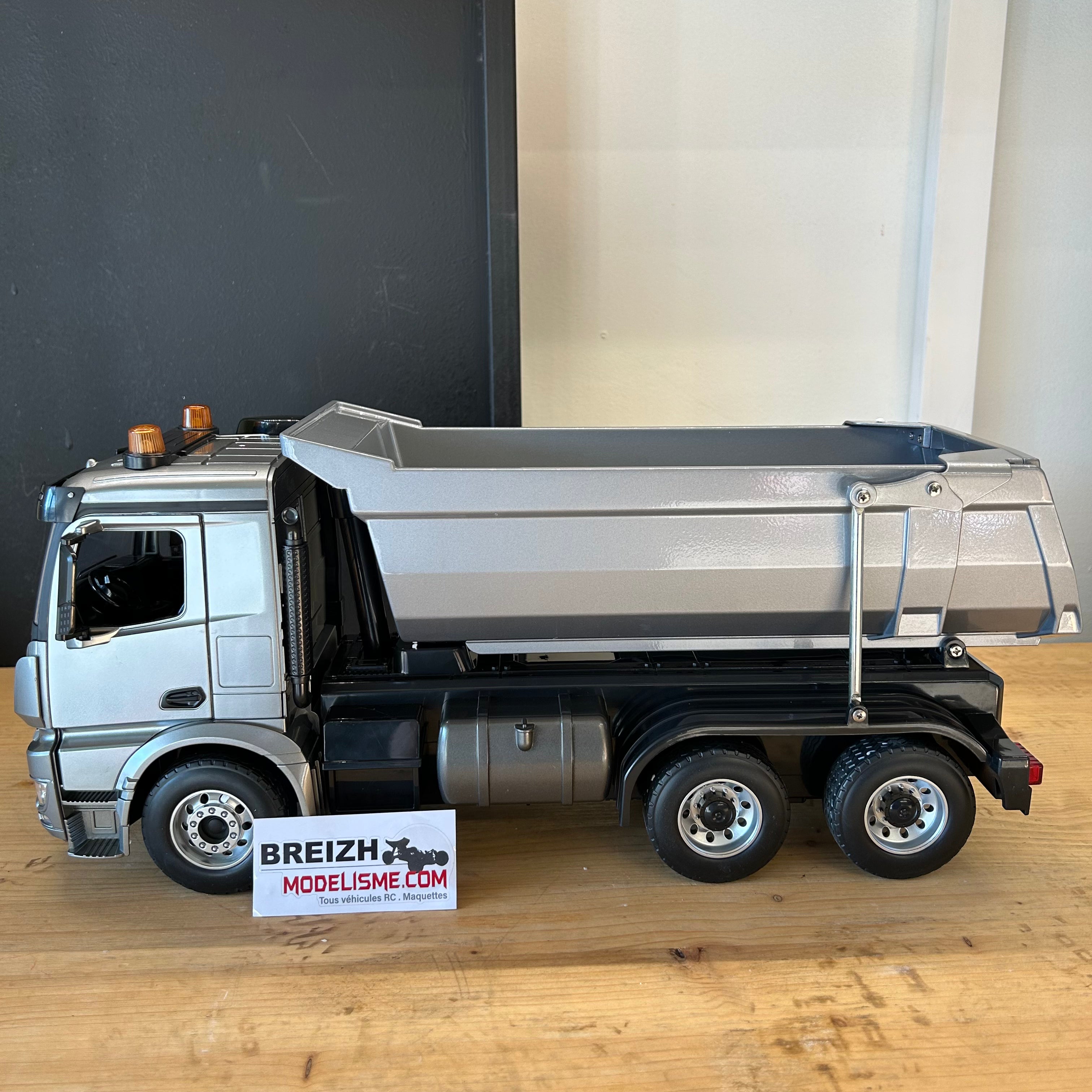 Camion Benne en métal Mercedes Benz Arocs 1/20 E590-003