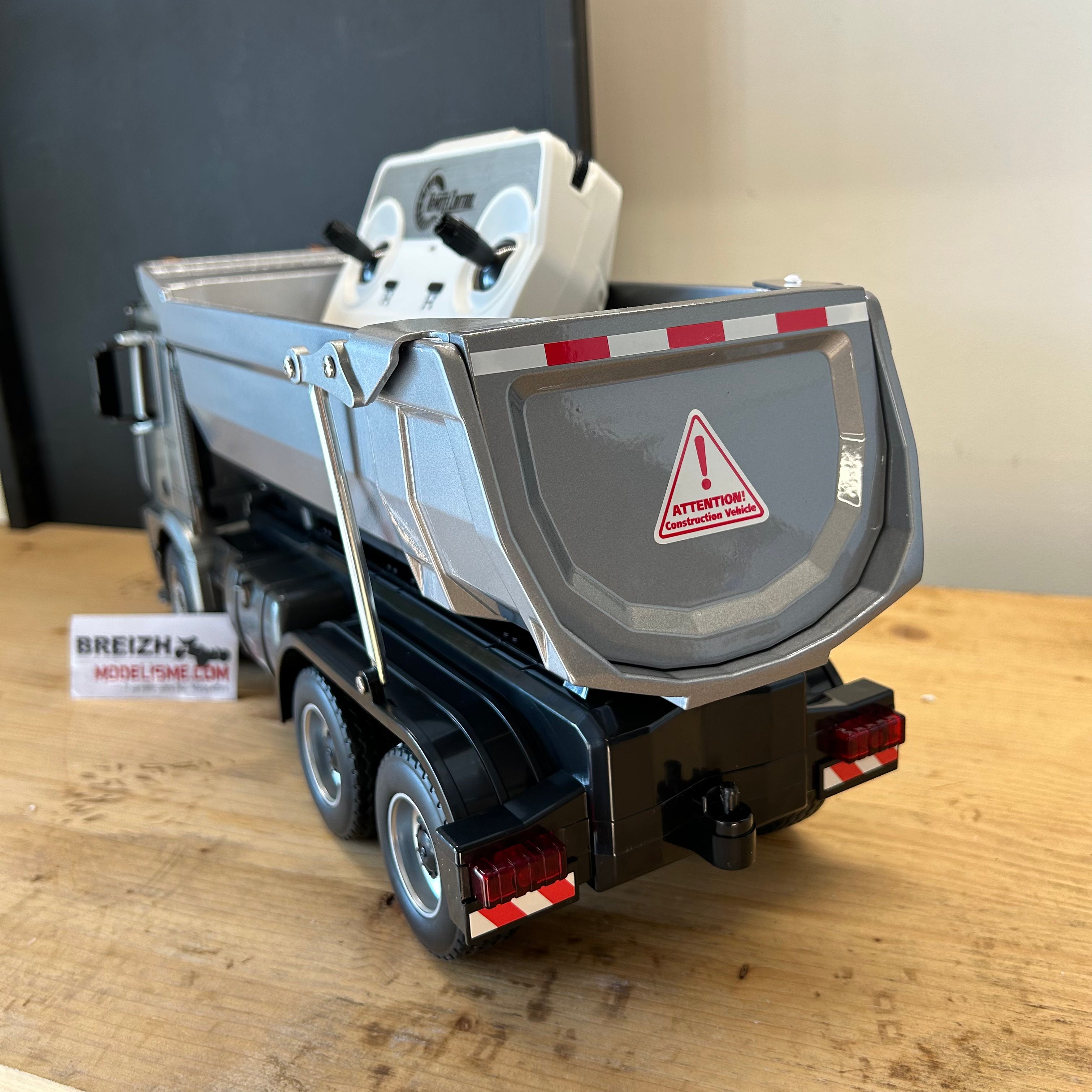 Camion Benne en métal Mercedes Benz Arocs 1/20 E590-003