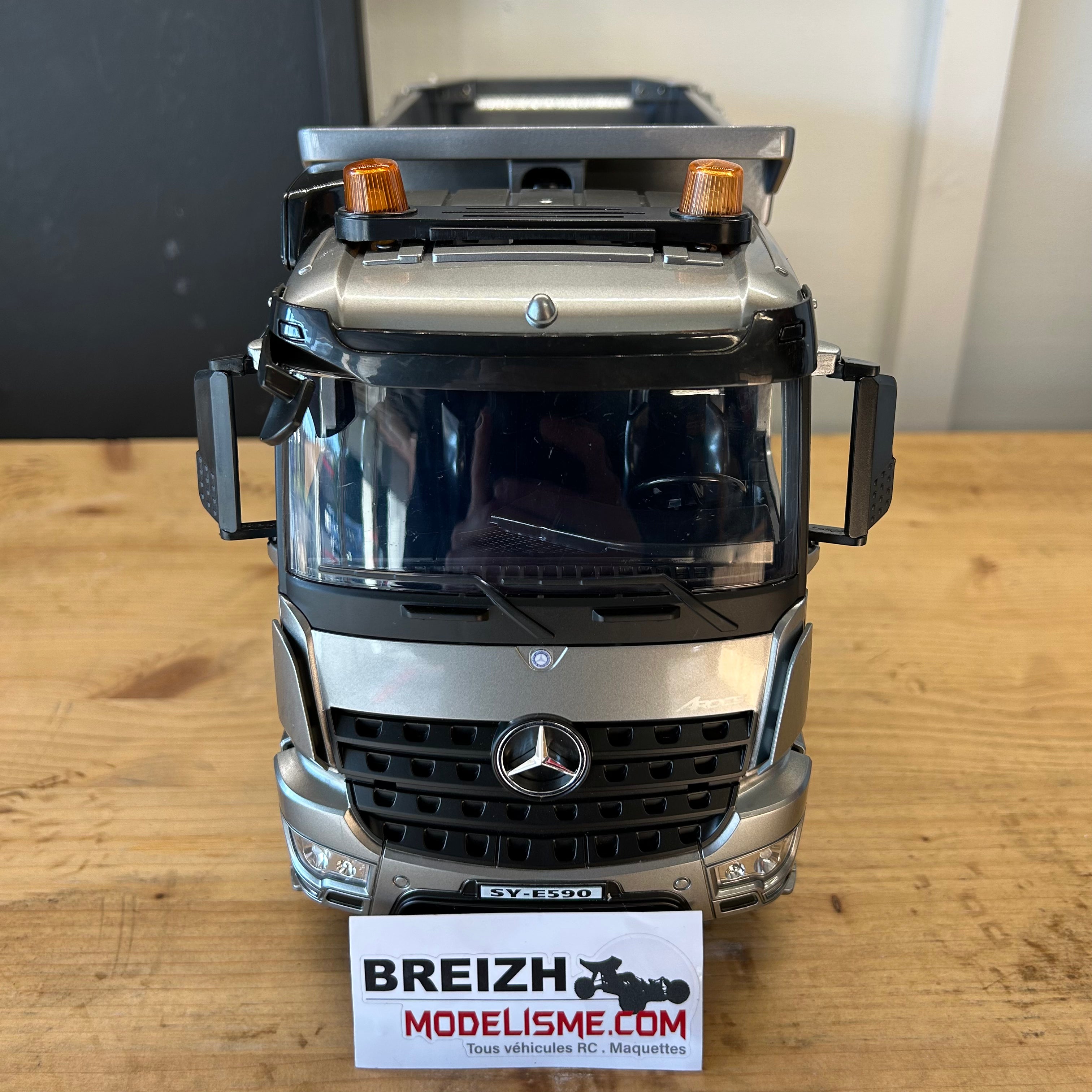 Camion Benne en métal Mercedes Benz Arocs 1/20 E590-003