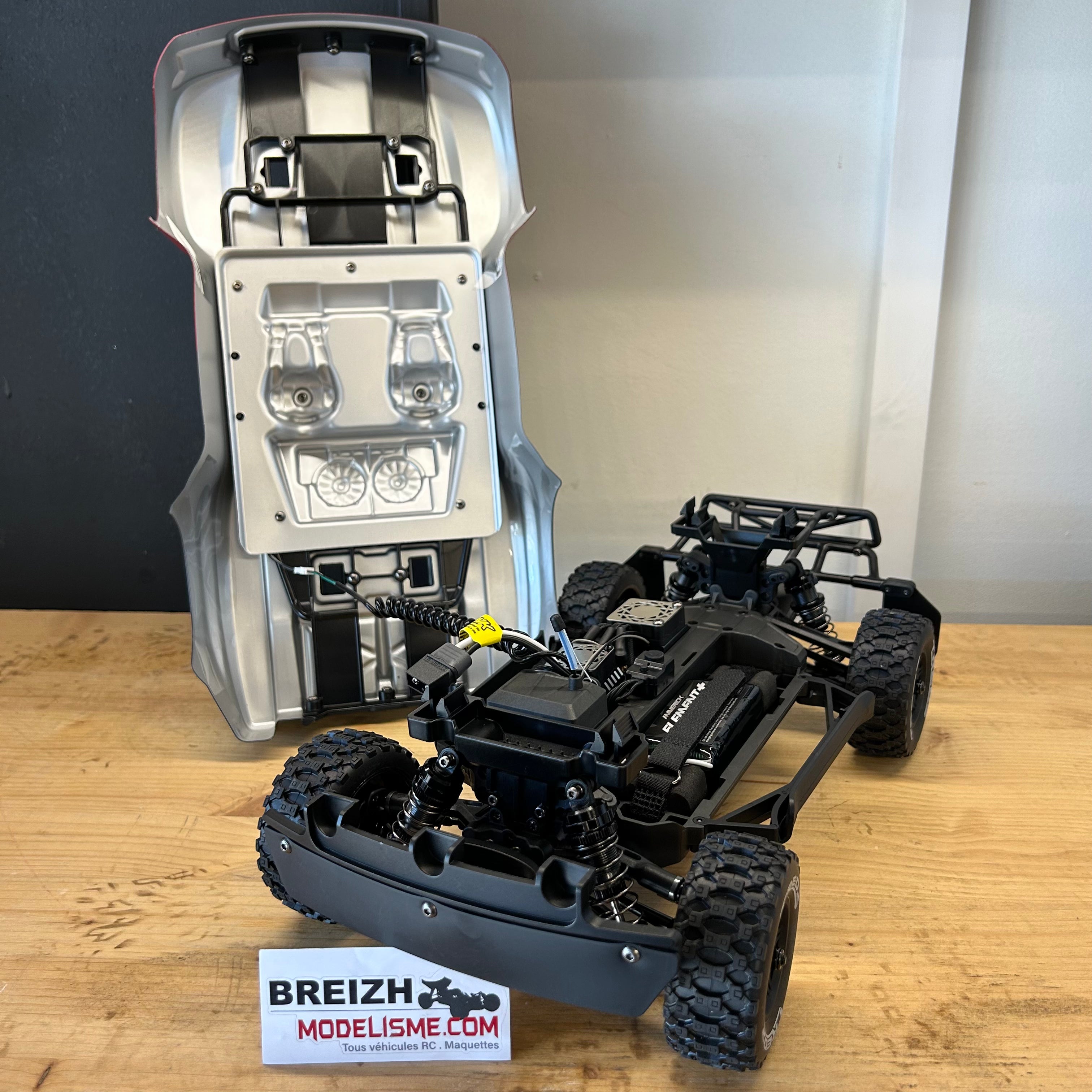 Short course 2S 38km/h Maverick QByte SC Flux 1/12 Brushless RTR 4WD bleu MV151200
