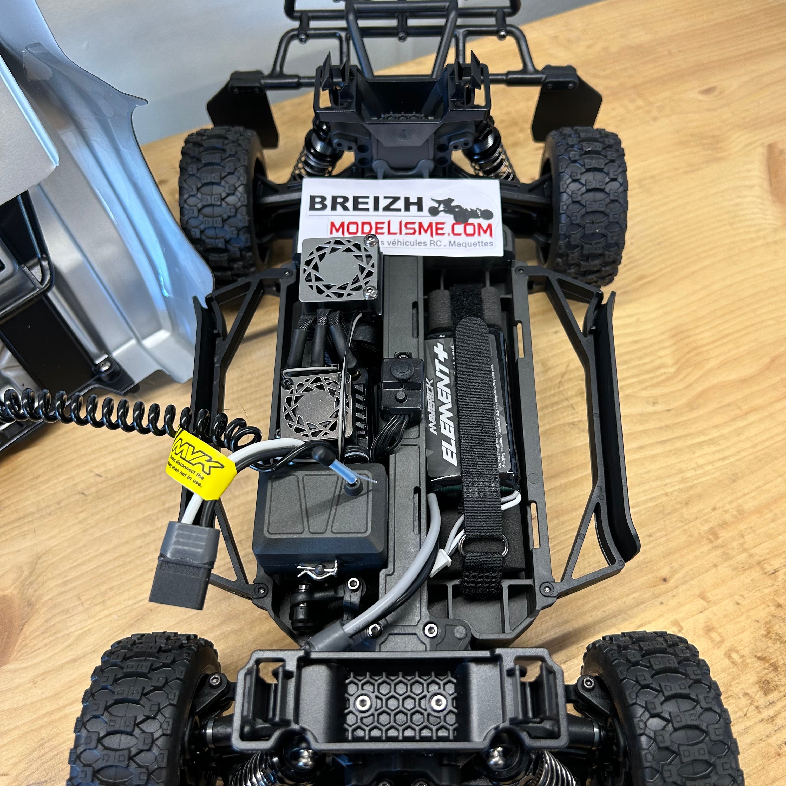 Short course 2S 38km/h Maverick QByte SC Flux 1/12 Brushless RTR 4WD bleu MV151200