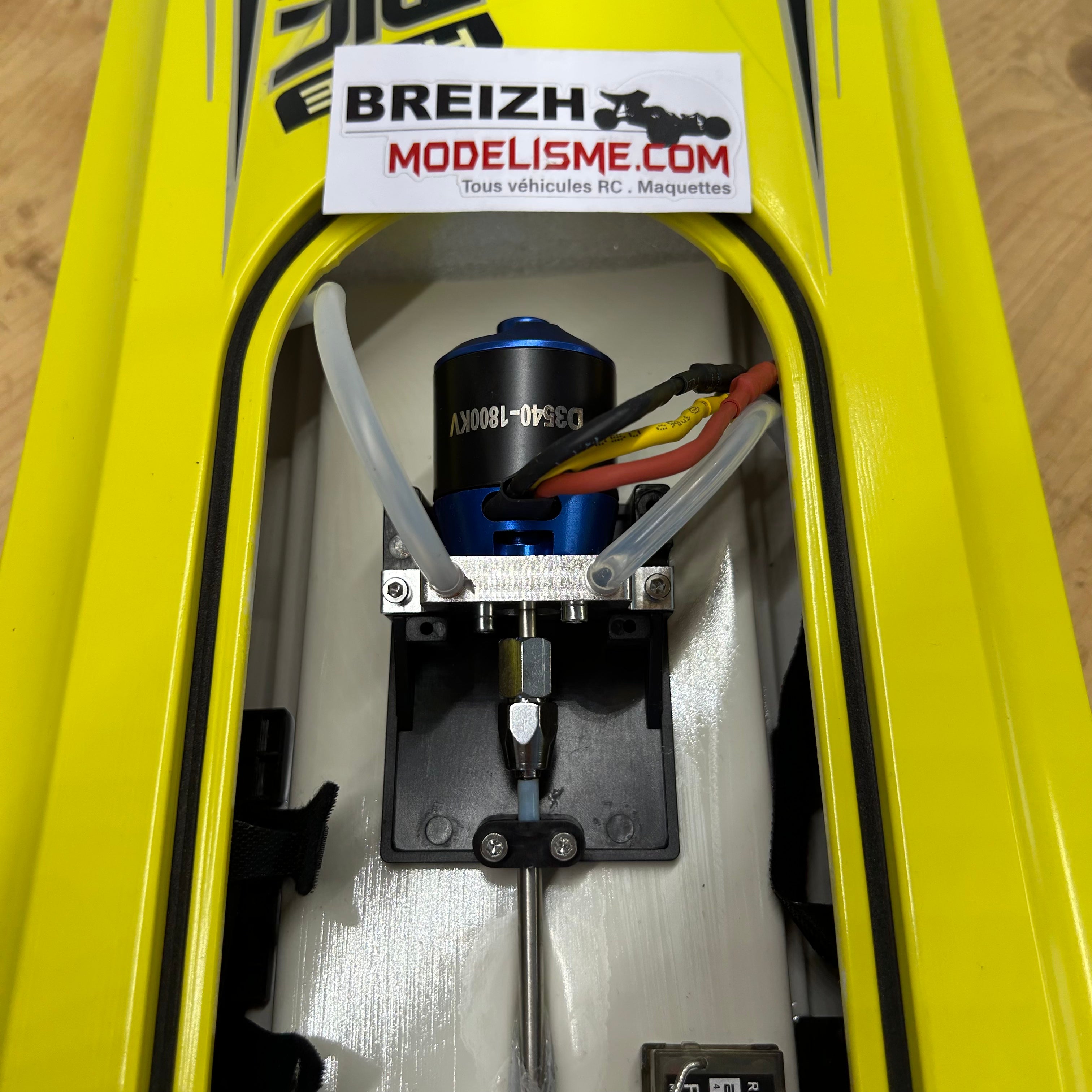 Bateaux Volantex Race Atomic 70cm brushless RTR jaune