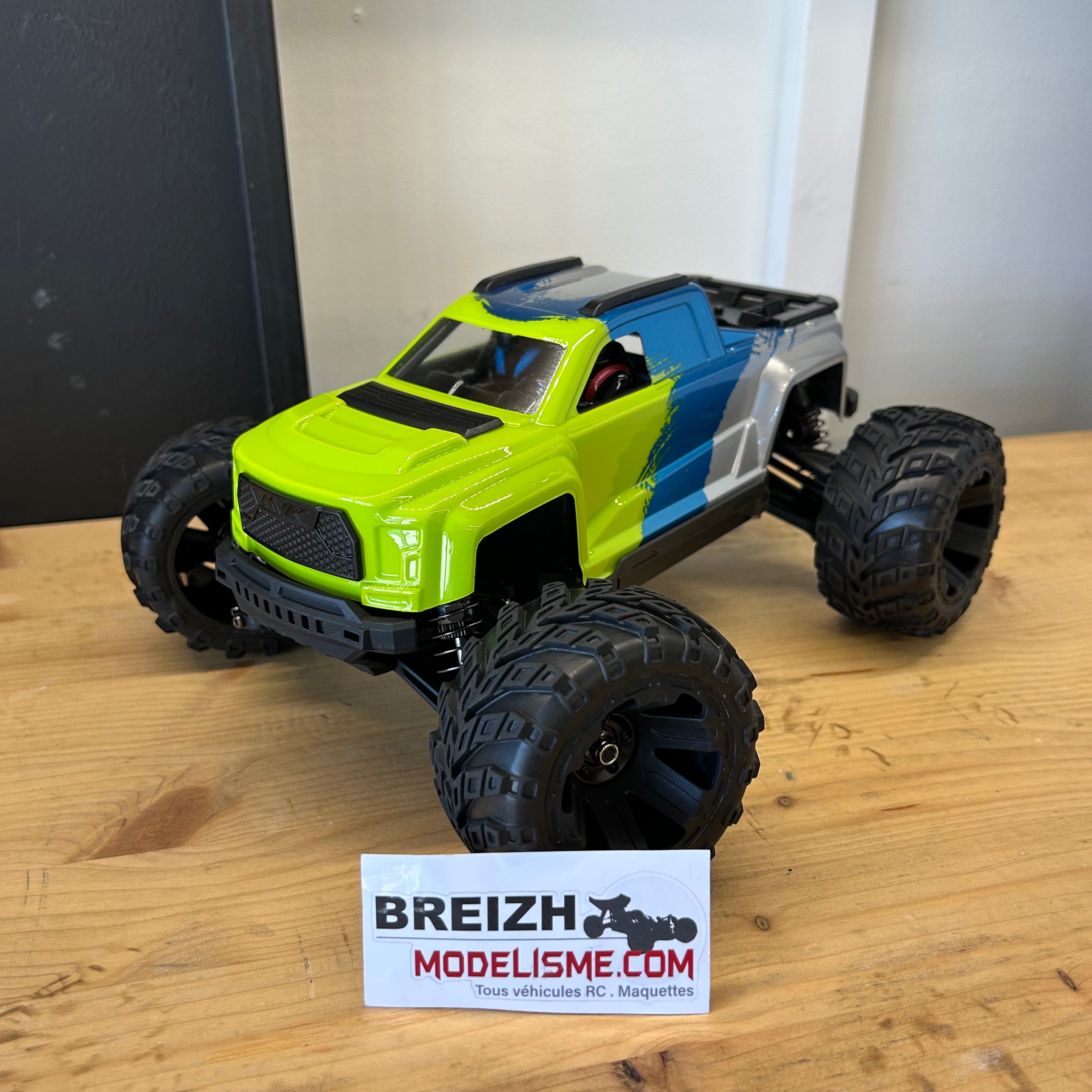 Maverick 151002 QBIT Monster truck 1/16 version brushless PRO 80km/h