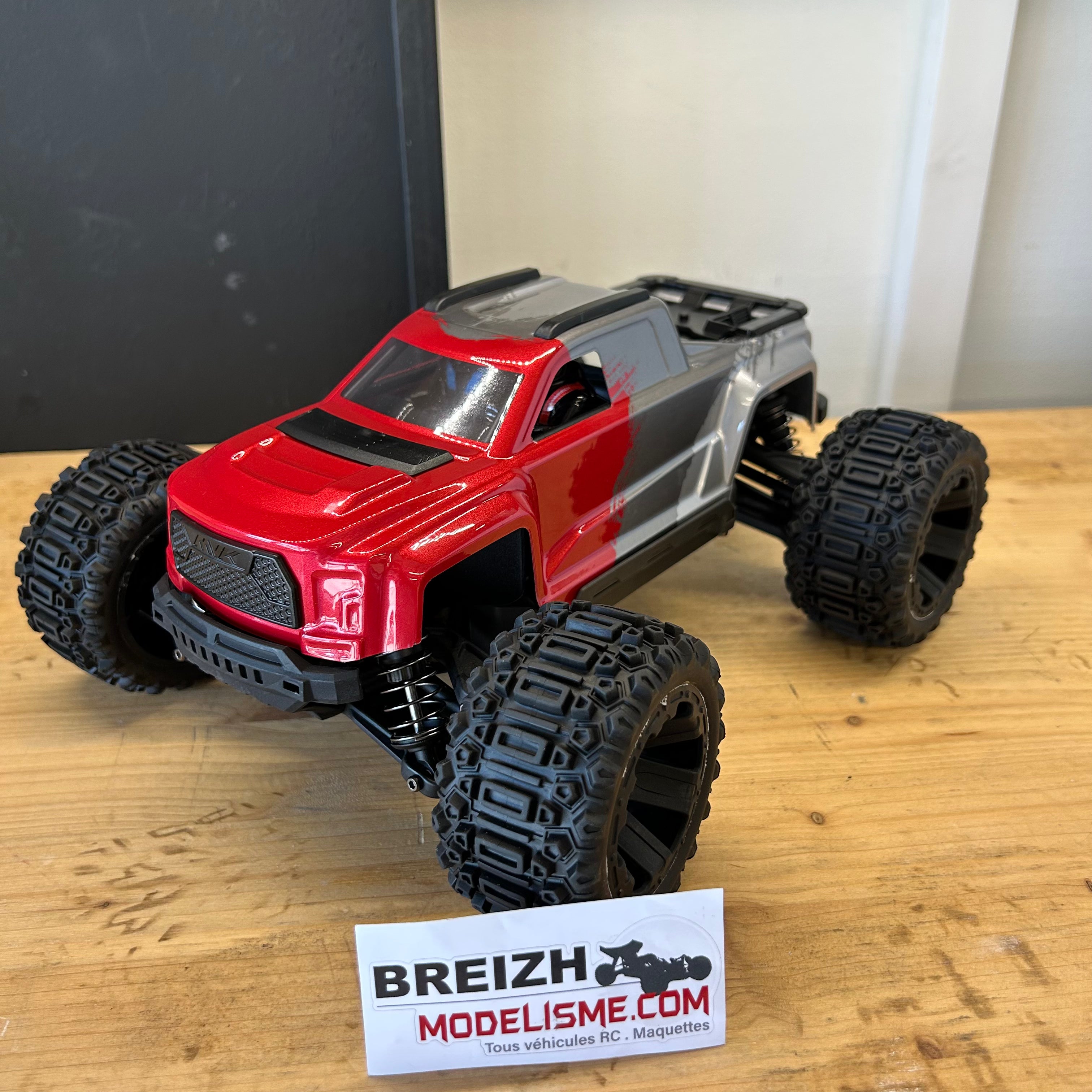 Maverick QBIT Monster truck 1/16 version charbon 151003