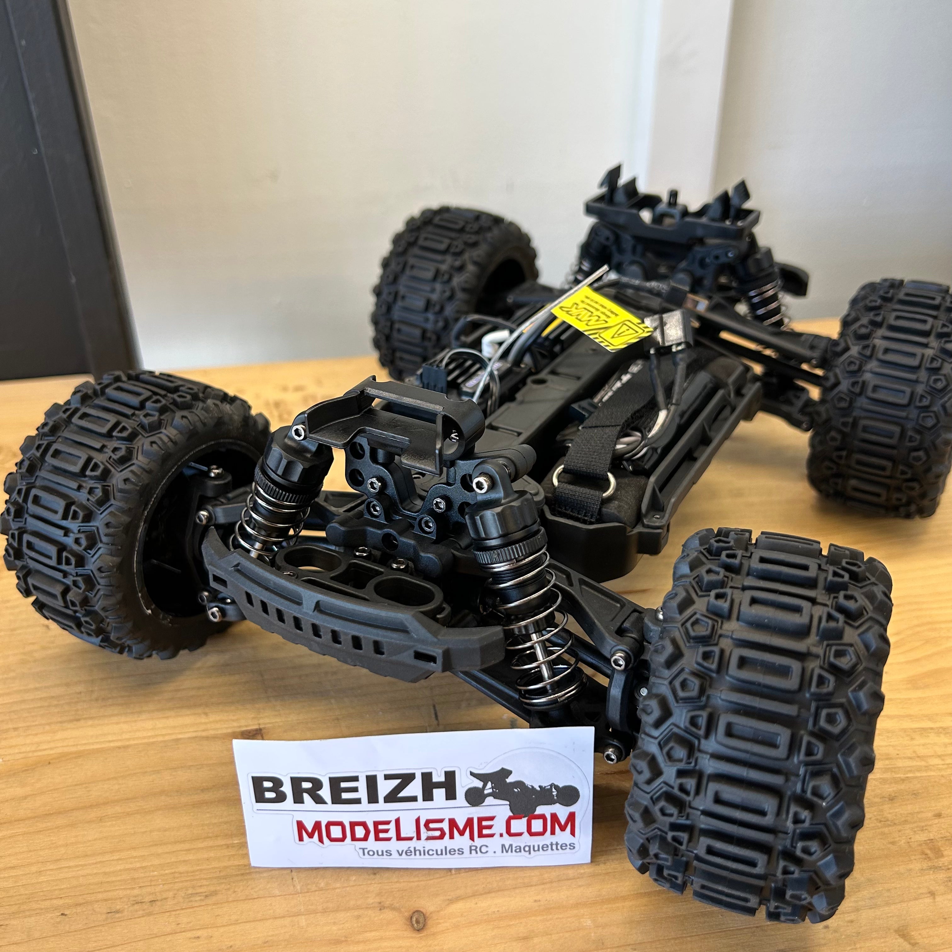 Maverick QBIT Monster truck 1/16 version charbon 151004