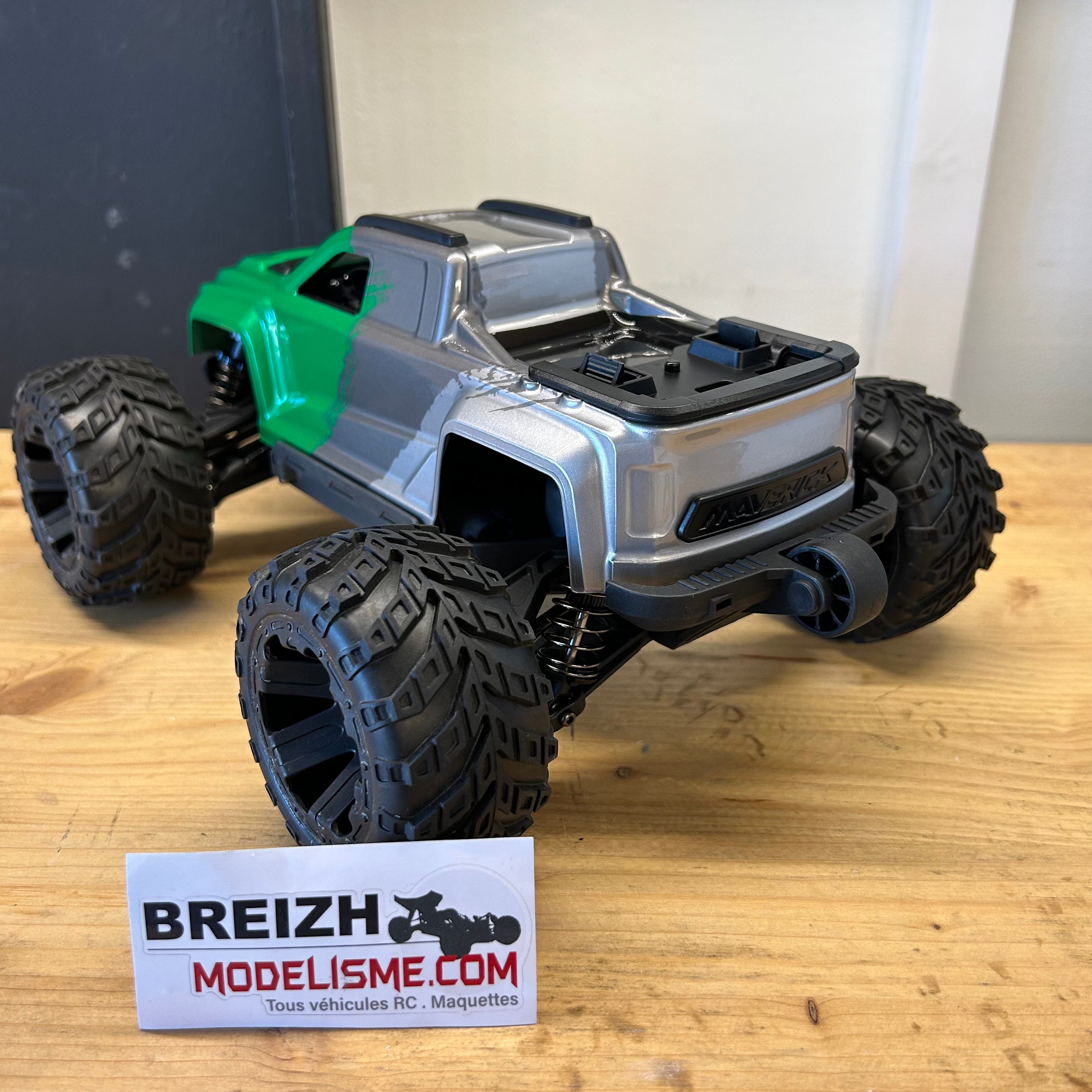 Maverick QBIT Monster truck 1/16 version charbon 151004