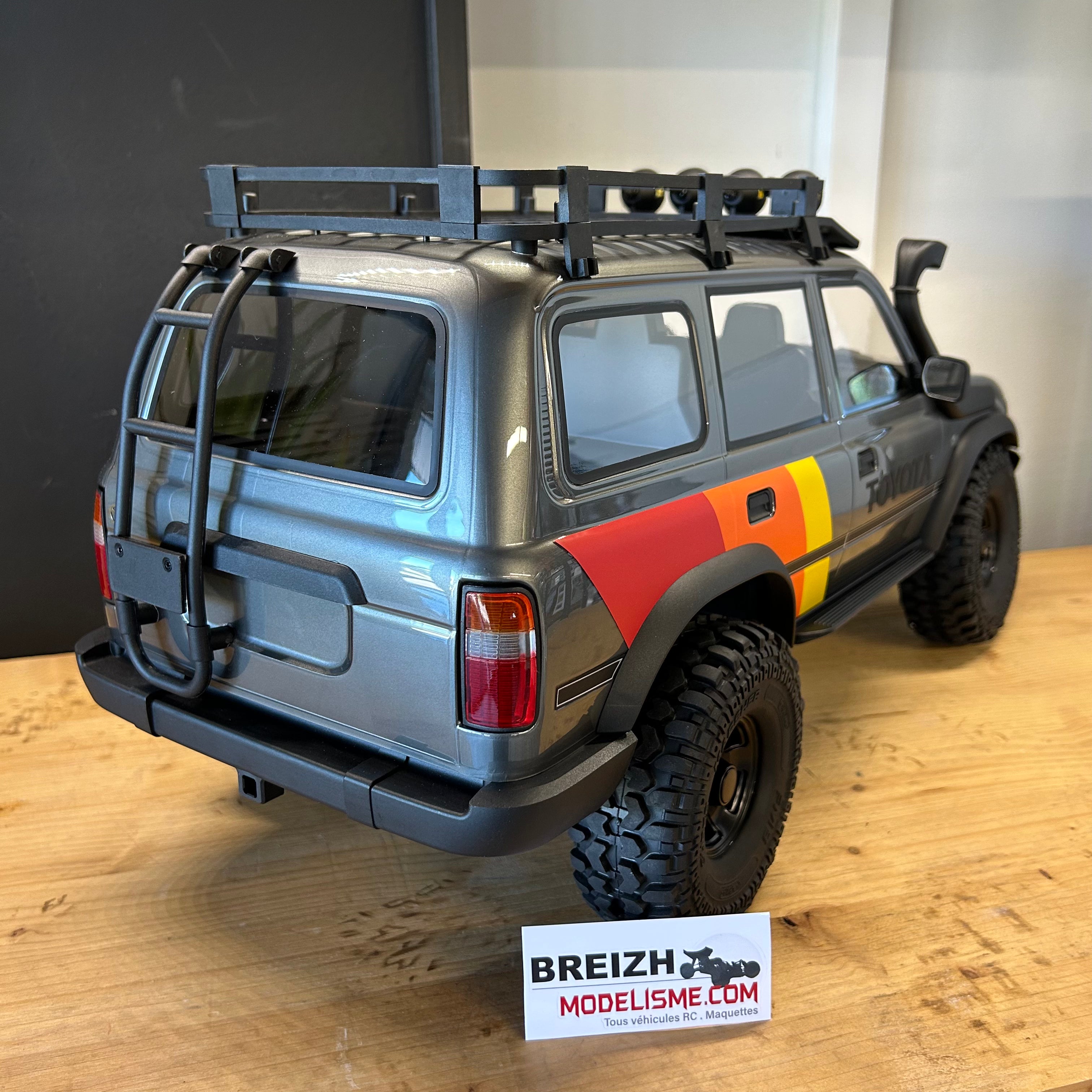 Crawler FMS 1/10 Toyota land Cruiser 80 FCX10 ARTR RS gris - FMS11042RS-GY-SP