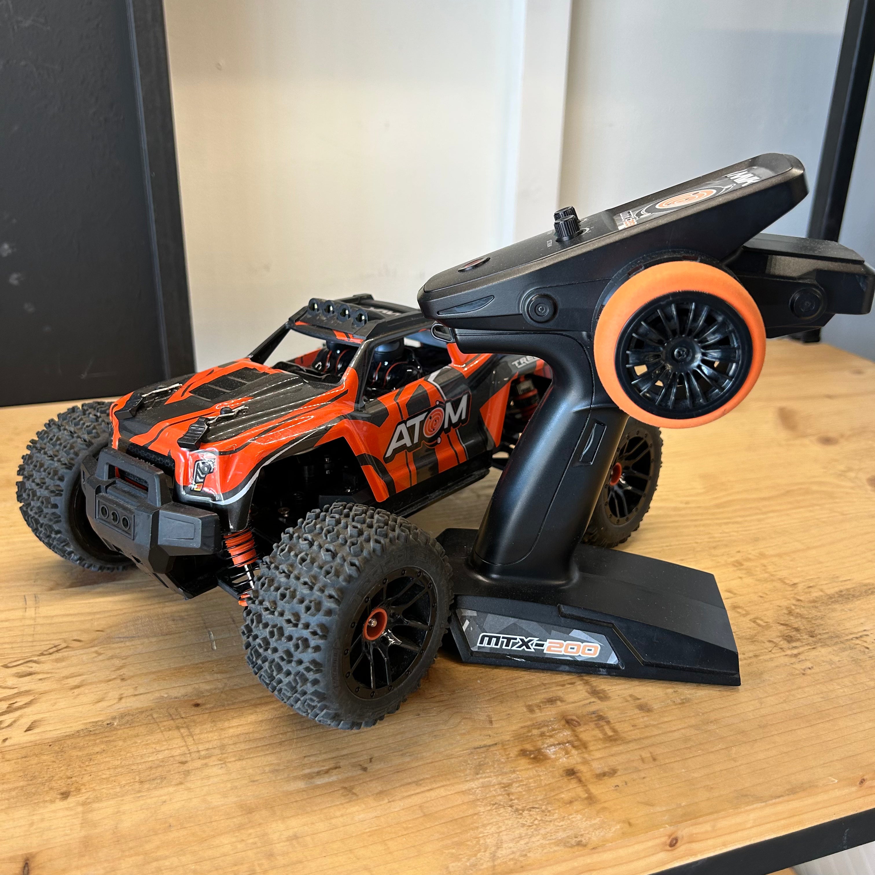 Occasion Monstertruck RC 1/18 Maverick Atom 150567 orange - Breizh Modélisme.