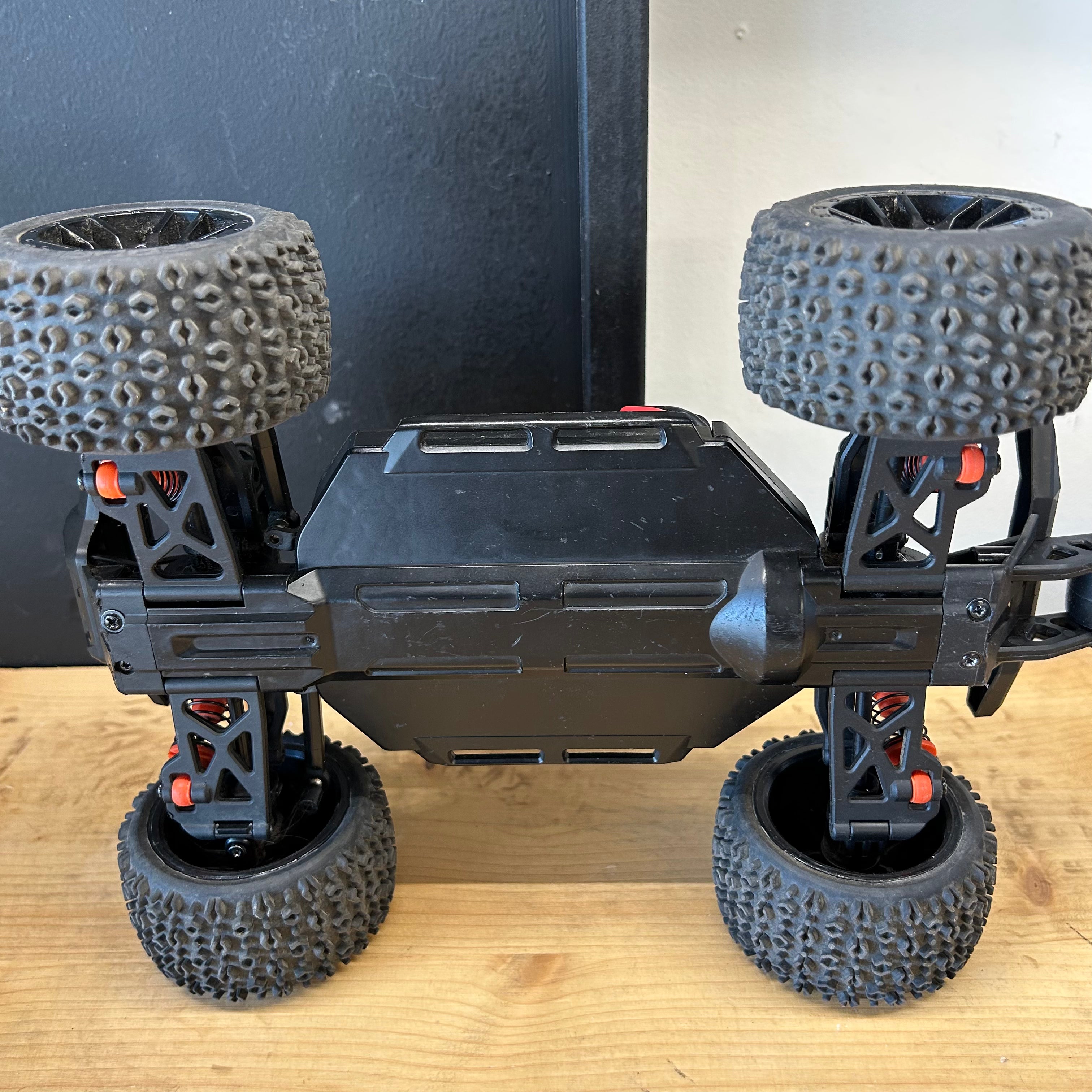Occasion Monstertruck RC 1/18 Maverick Atom 150567 orange - Breizh Modélisme.