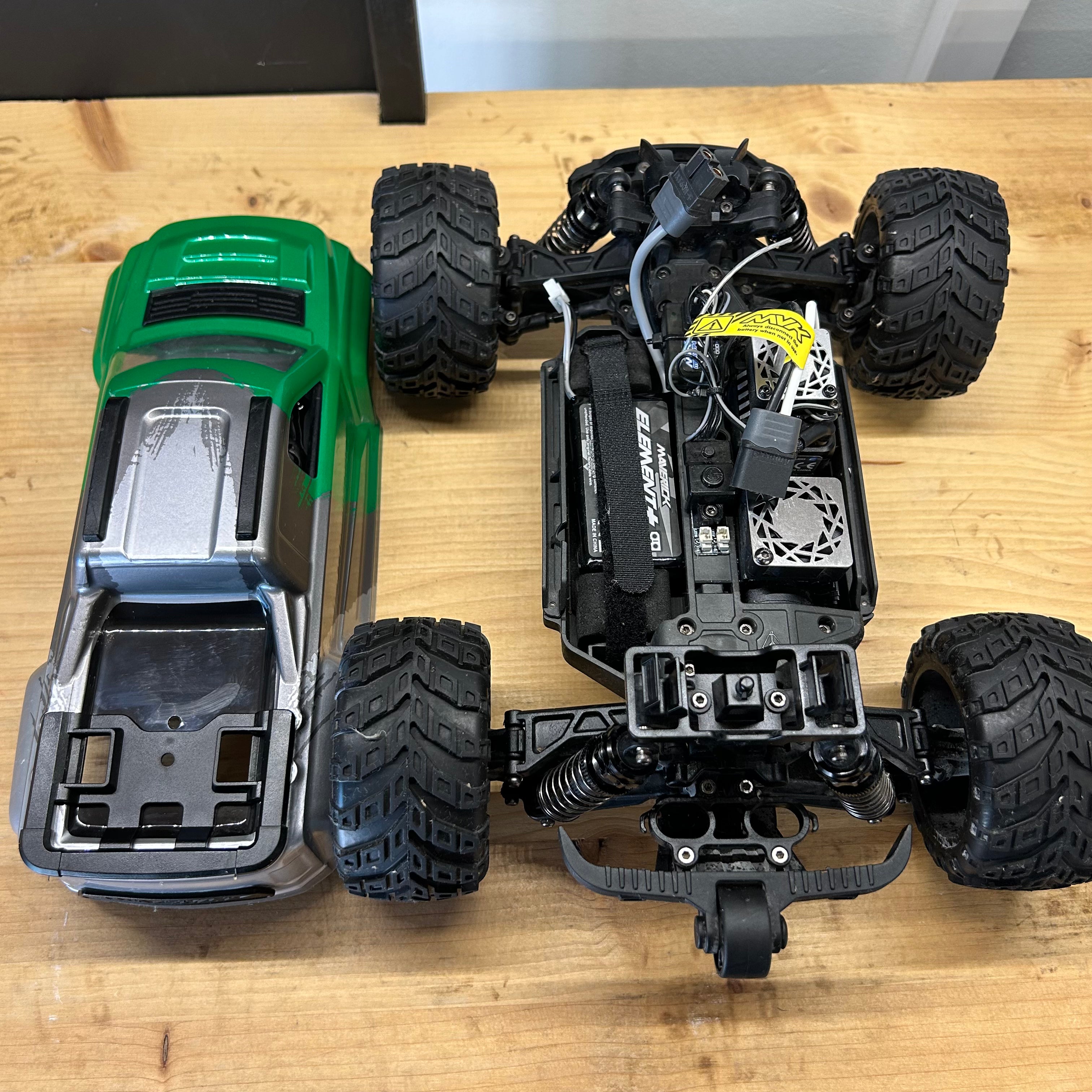 Occasion Maverick 151006 QBIT Monster truck 1/16 version brushless 60km/h - Breizh Modélisme.