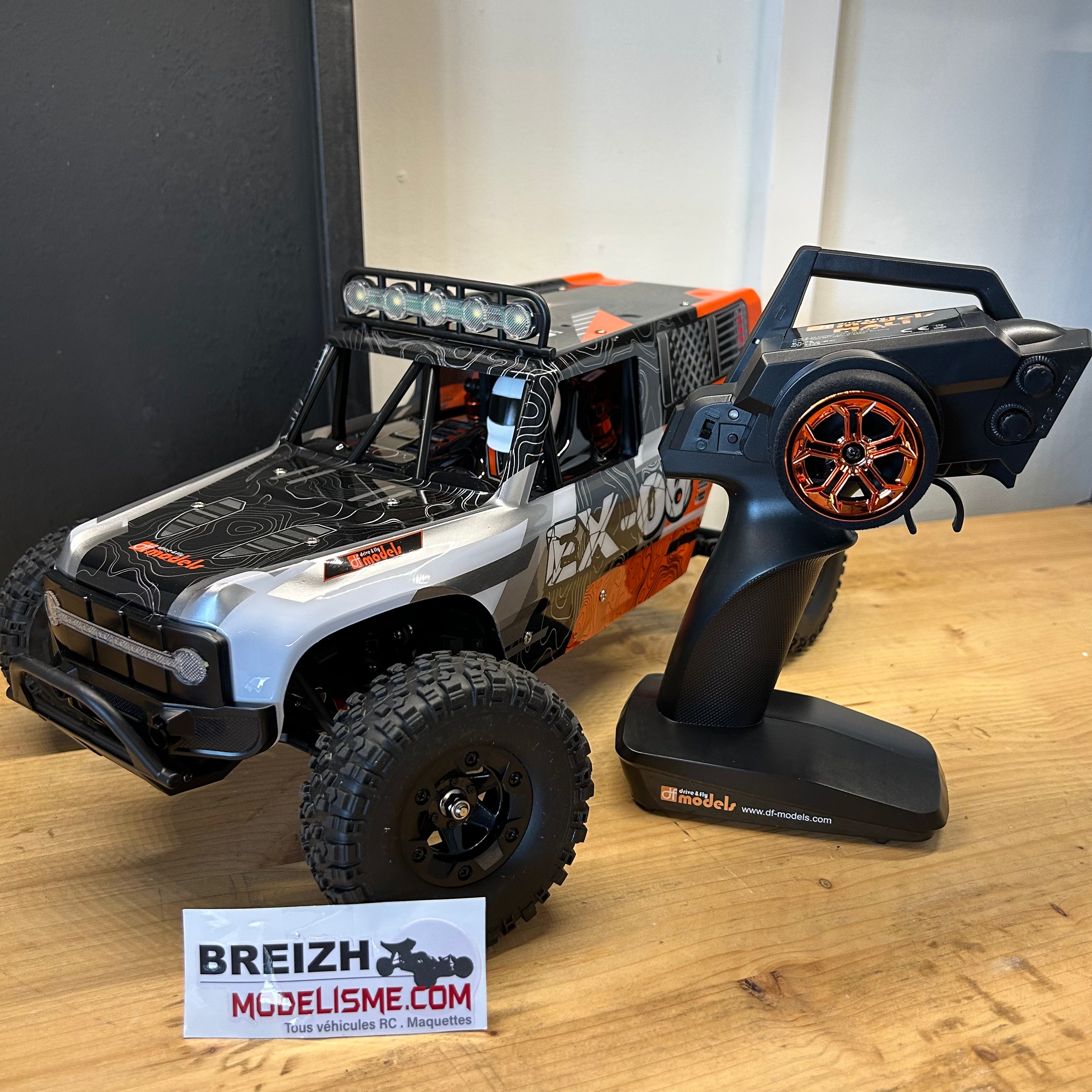 Désert monster DF Models EX-06 Truck RTR 1/12 40km/h 4WD leds