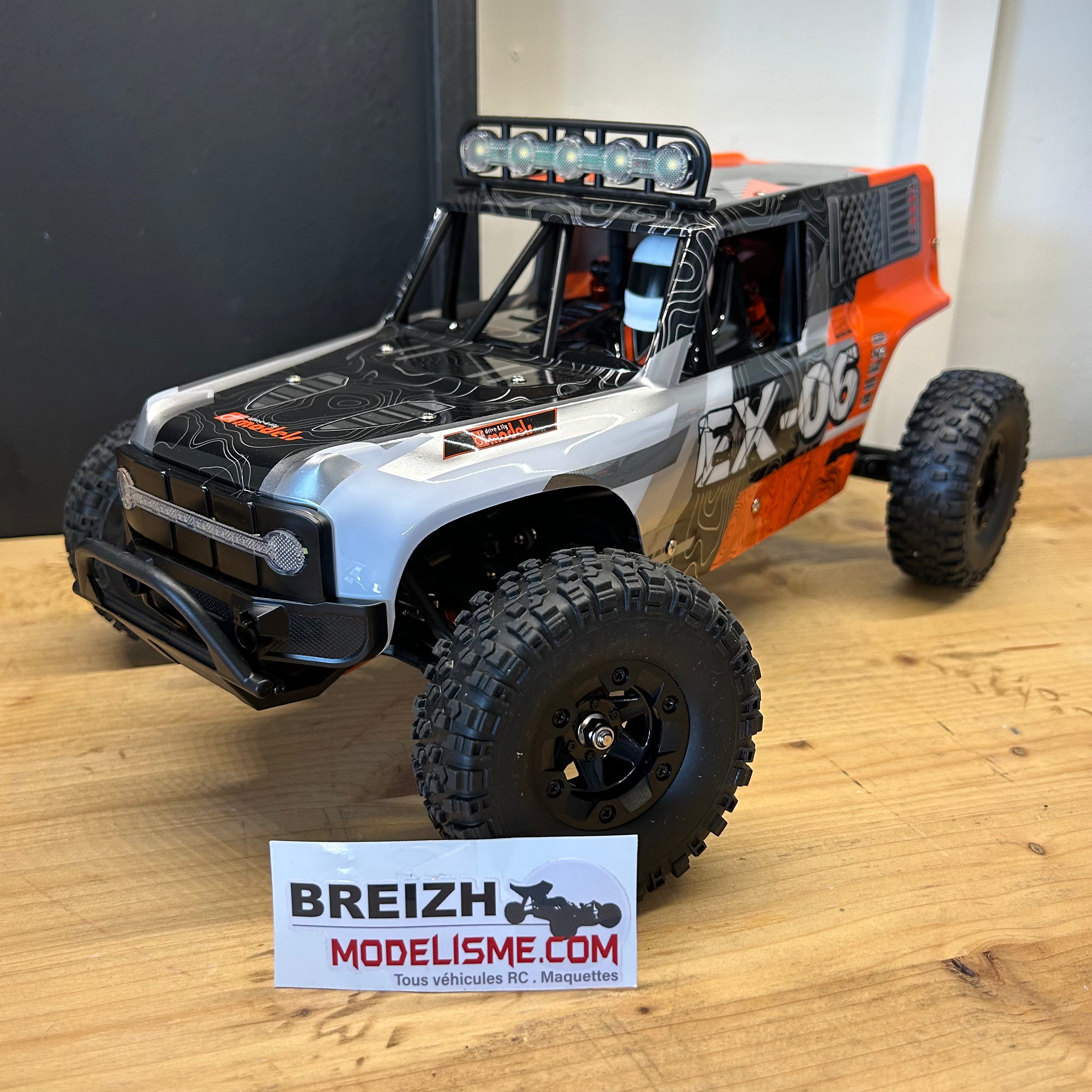 Désert monster DF Models EX-06 Truck RTR 1/12 40km/h 4WD leds