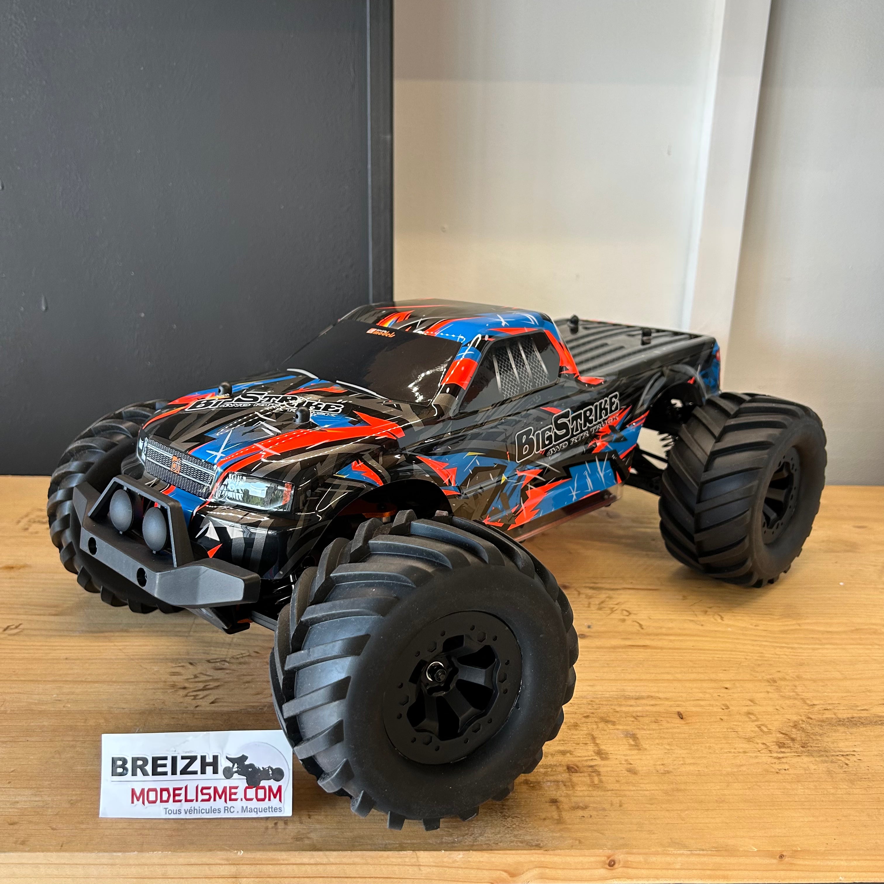 Monster truck BigStrike DF Models 1/10 RTR ados + 12 ans