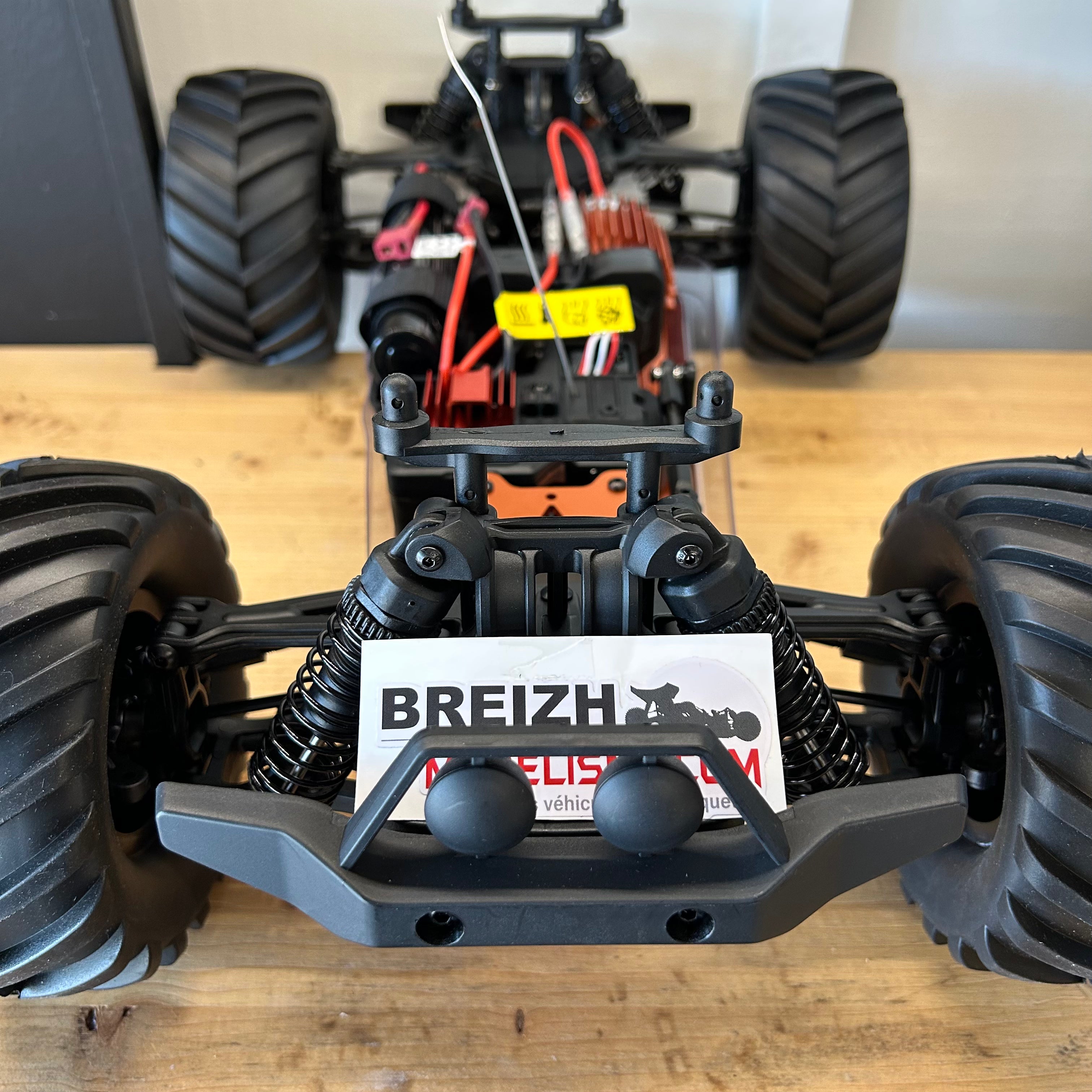 Monster truck BigStrike DF Models 1/10 RTR ados + 12 ans
