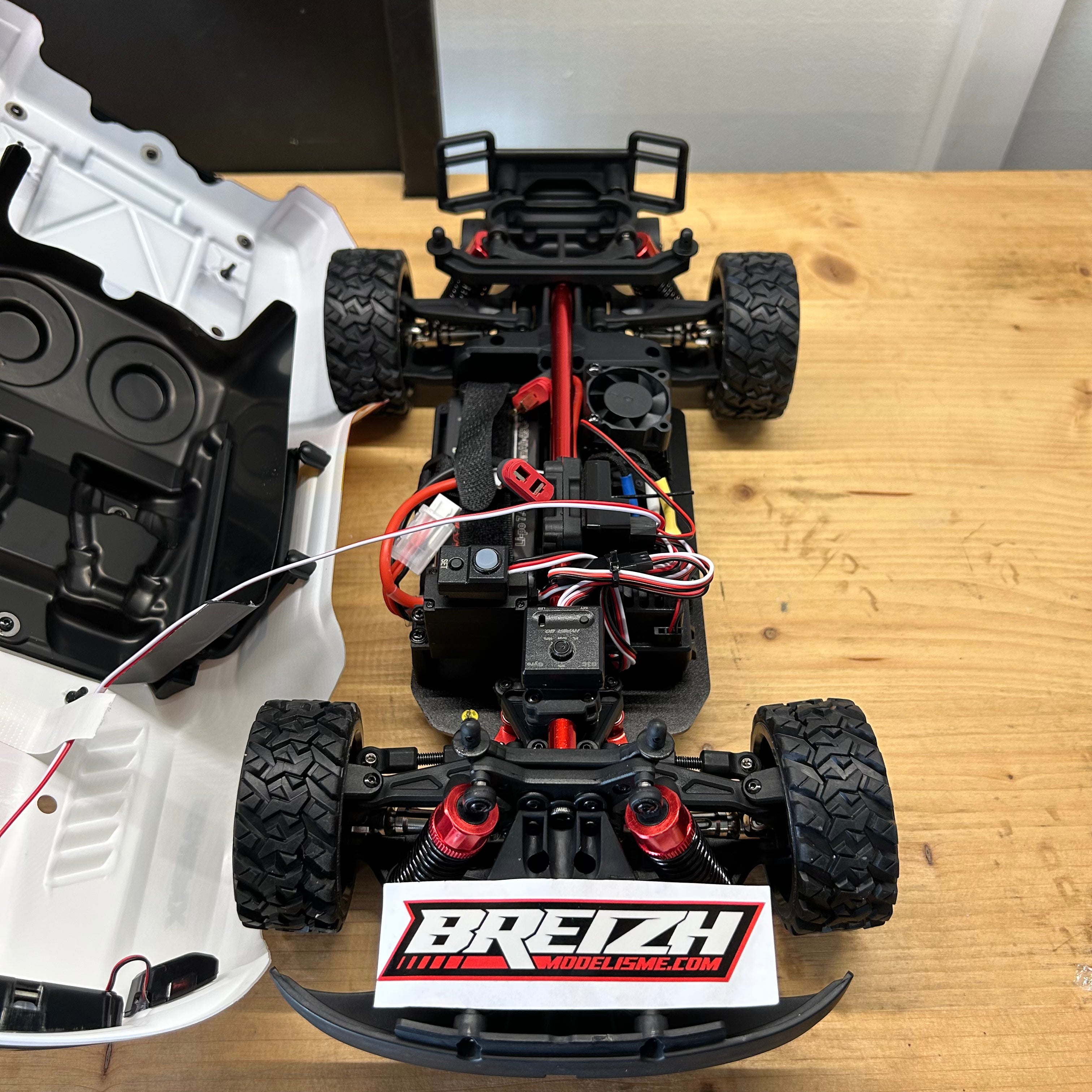 Short Course 4WD RTR MJX Hyper GO 14211 1/14