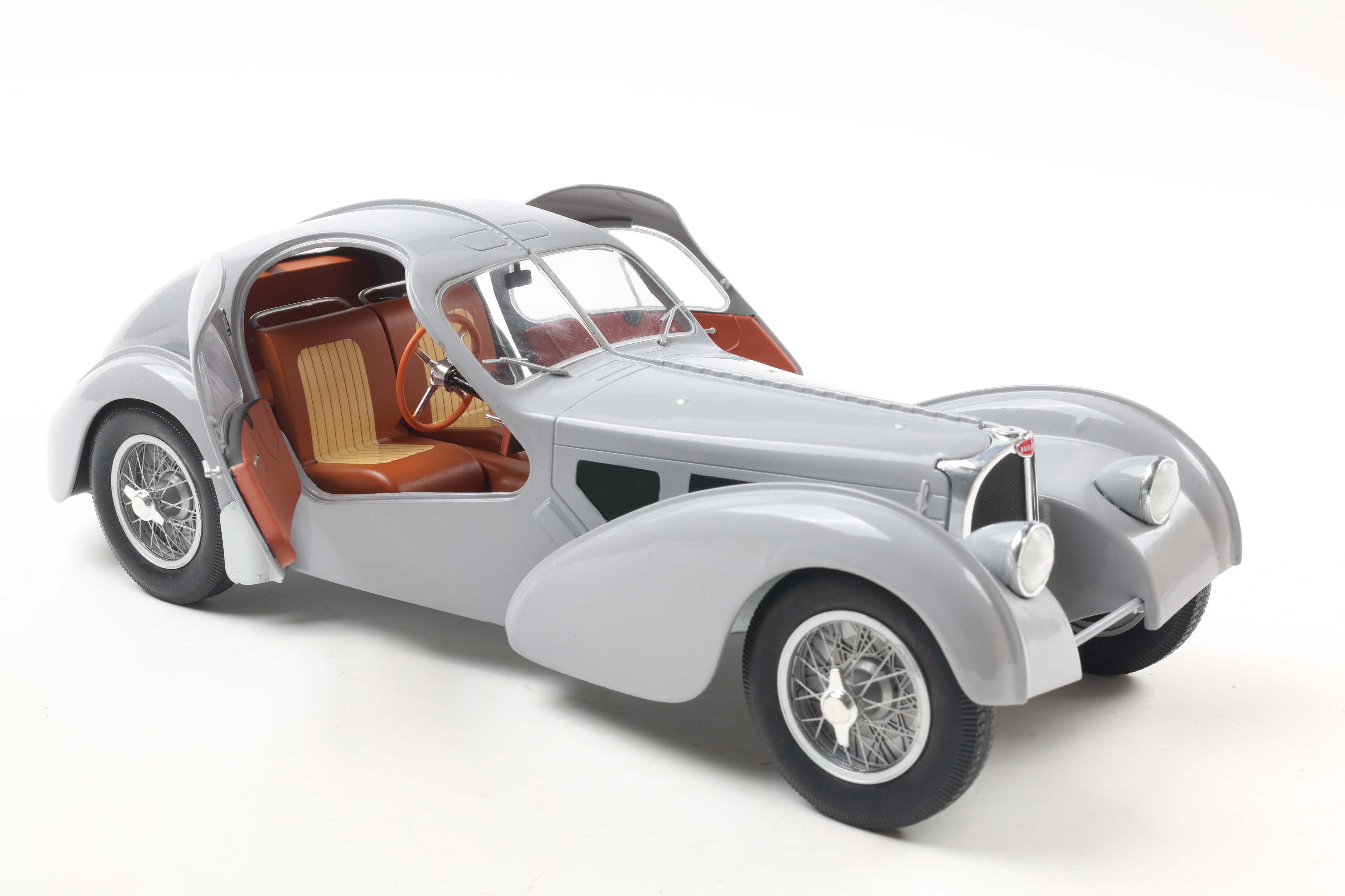 Solido S1802106 Voiture miniature collection 1/18 Bugatti Atlantic Type 57 SC – mat silver – 1937