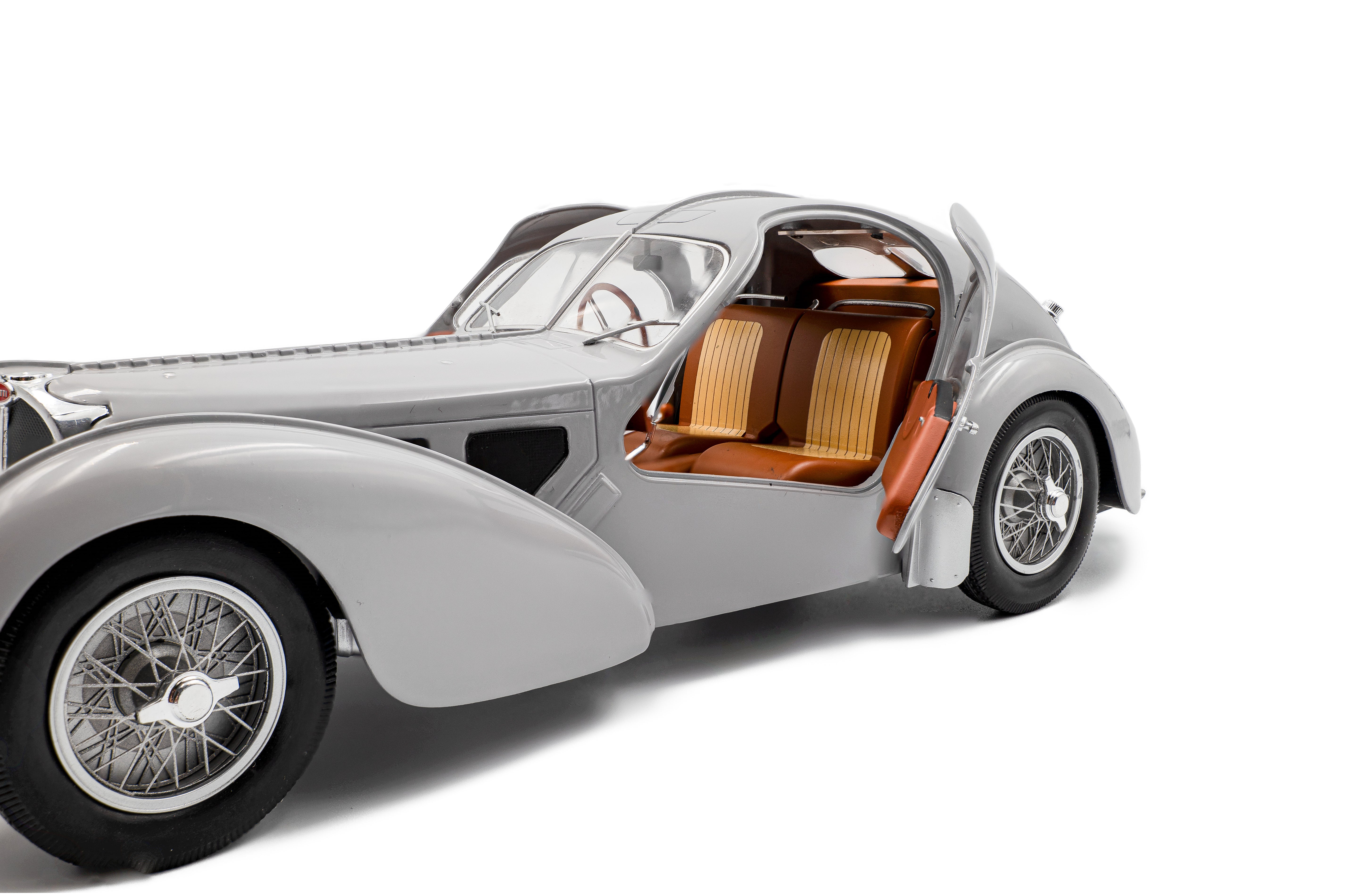 Solido S1802106 Voiture miniature collection 1/18 Bugatti Atlantic Type 57 SC – mat silver – 1937