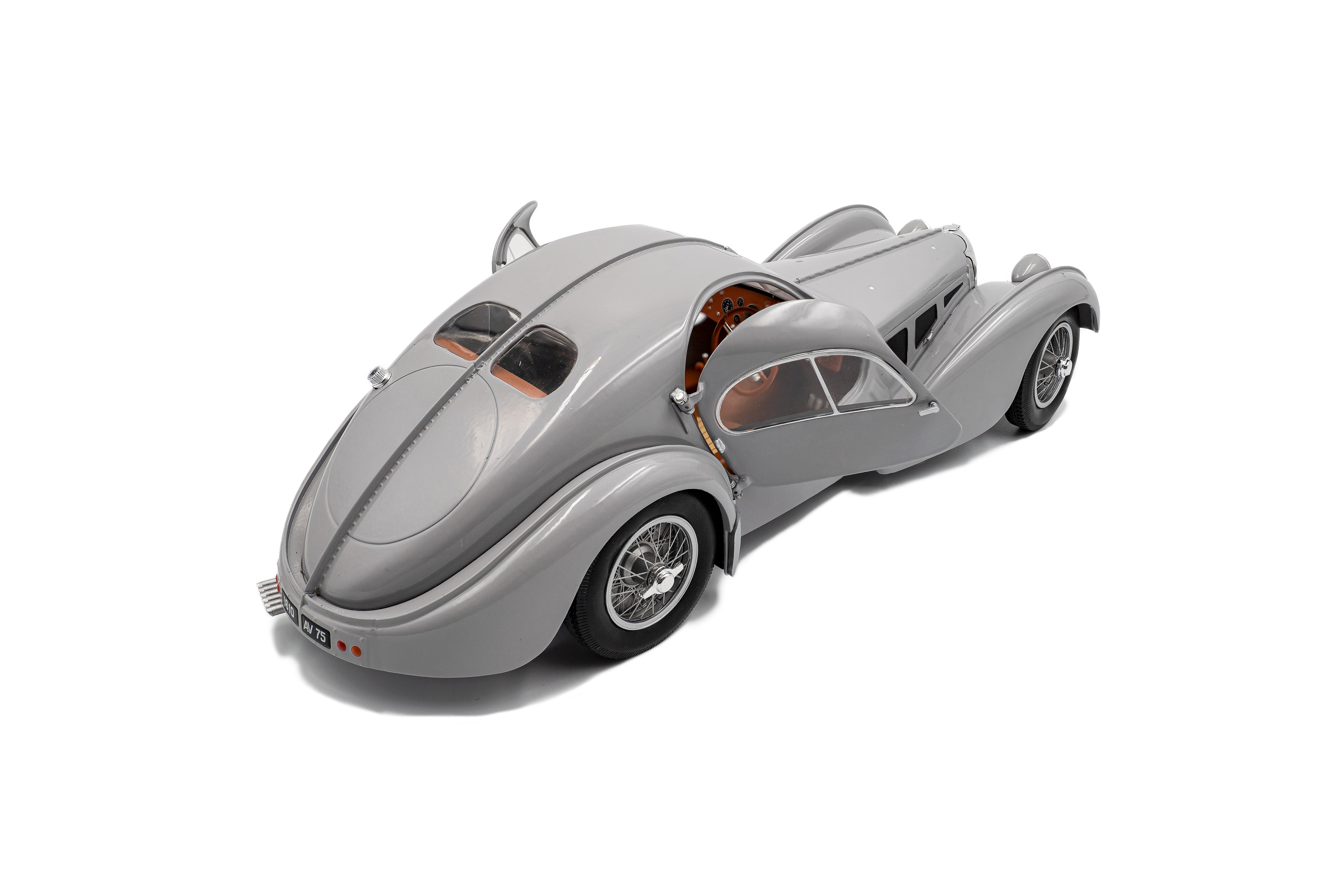 Solido S1802106 Voiture miniature collection 1/18 Bugatti Atlantic Type 57 SC – mat silver – 1937