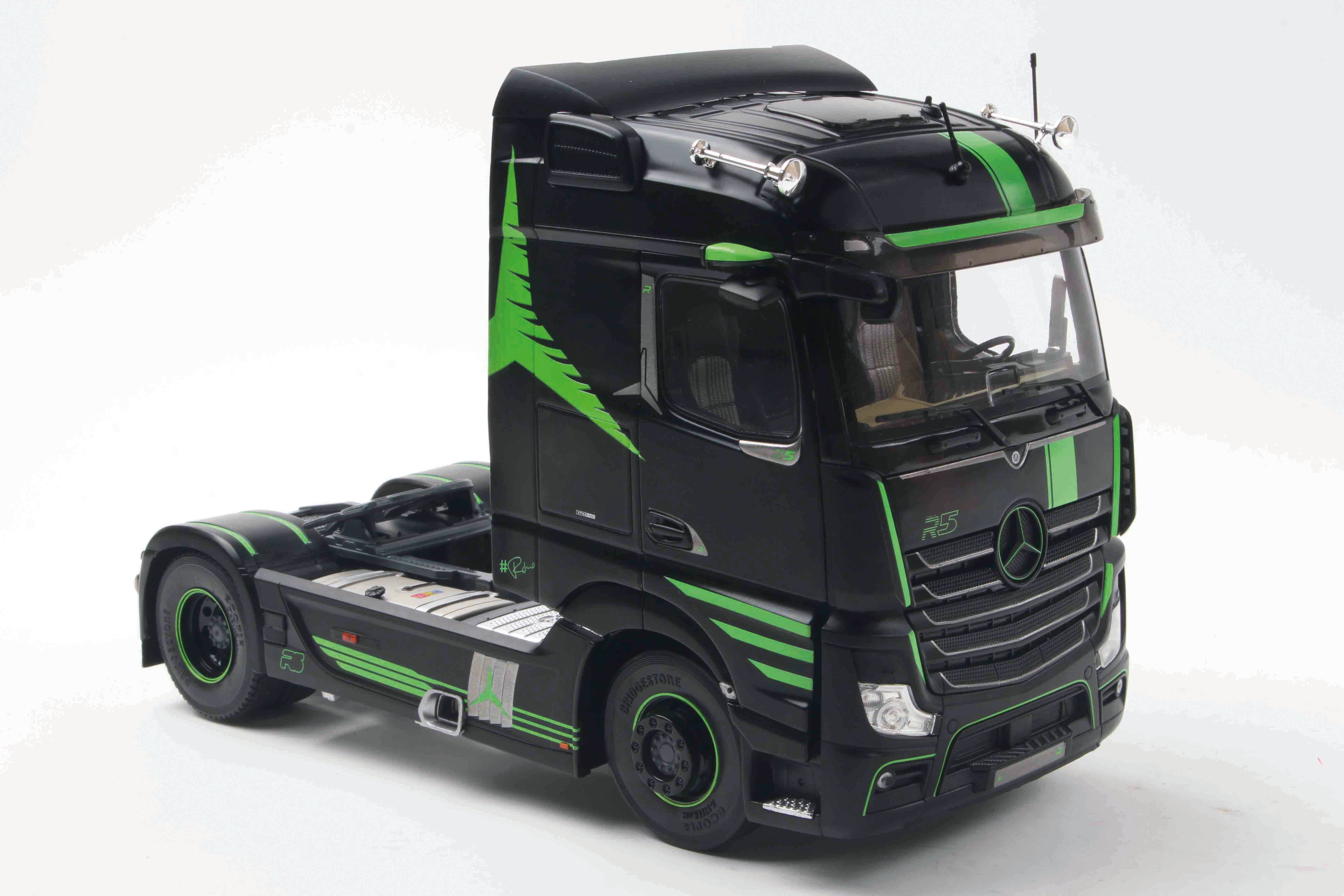 Solido S2400107 Voiture miniature collection 1/24 Volvo FH Globetrotter XL Neon vert 2023 - Breizh Modélisme.