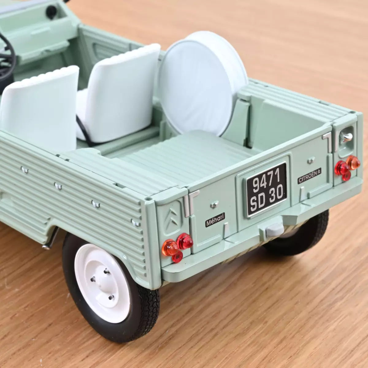 Voiture miniature collection 1/18 Citroën Méhari 1983 Kaki (300pcs) Norev 181803