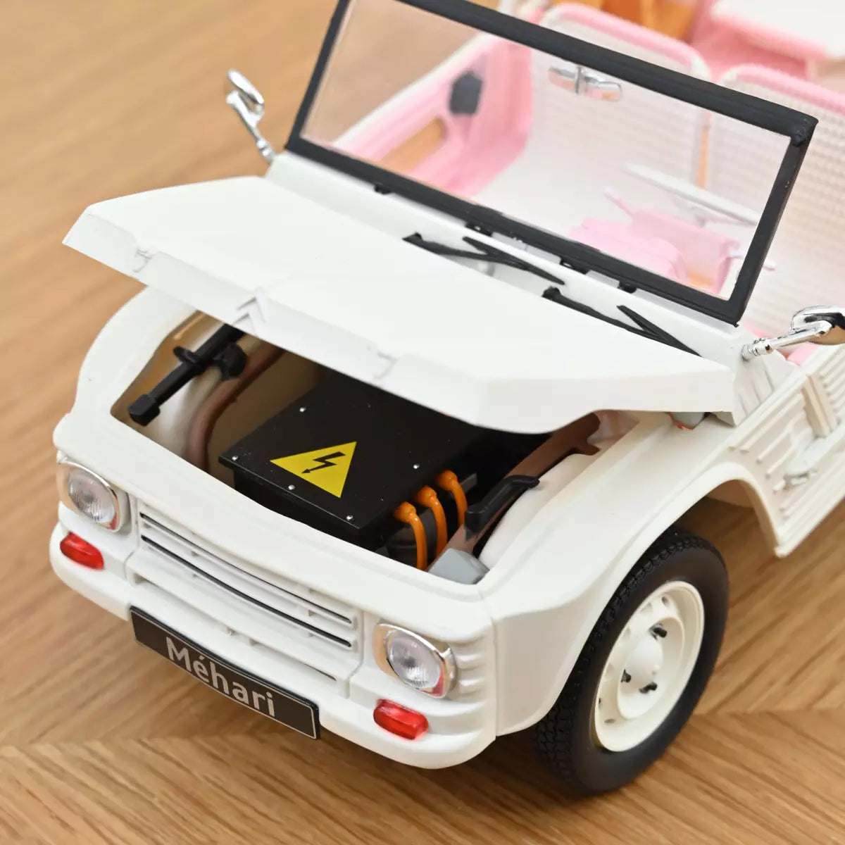 Voiture miniature collection 1/18 Citroën Méhari 2023 Blanc et Rose Norev 181804