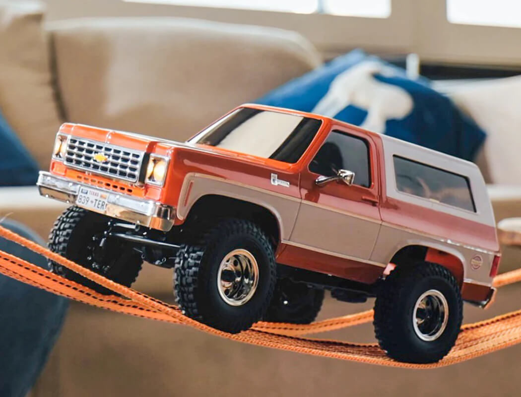 Petit Crawler FMS 1/24 Chevrolet K5 blazer FCX24 RTR orange Prêt à rouler - Breizh Modélisme.