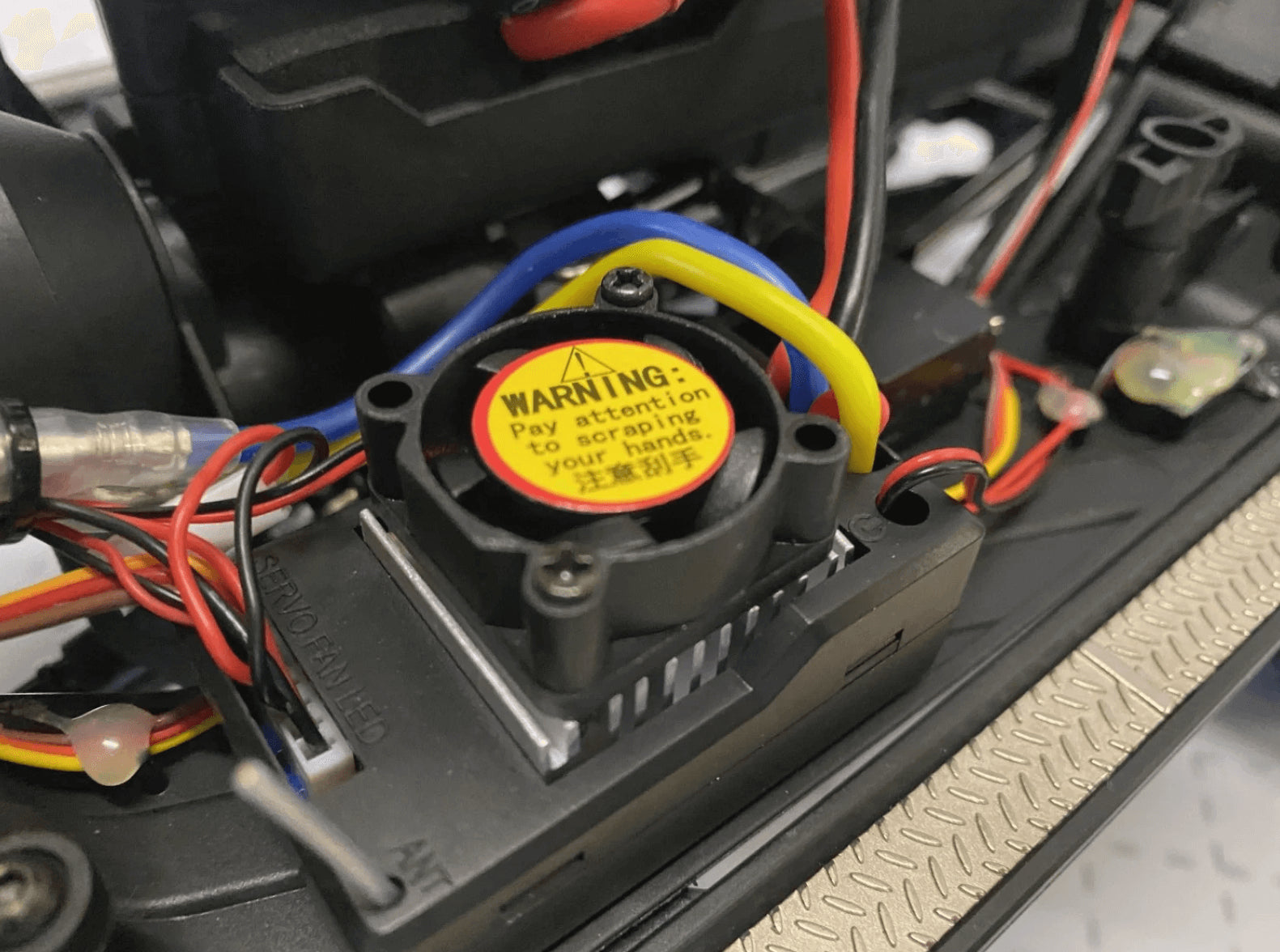 DF Models Crawler RC DF-4S PRO Gris 4WD 1/10 - 3154 - Breizh Modélisme.