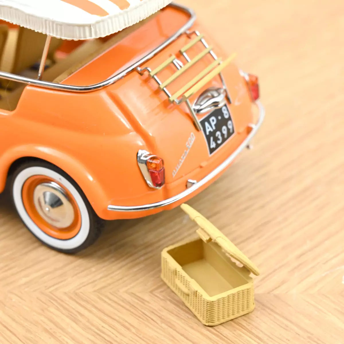 Voiture miniature collection 1/18 Fiat 500 Jolly 1965 Orange Norev 187791