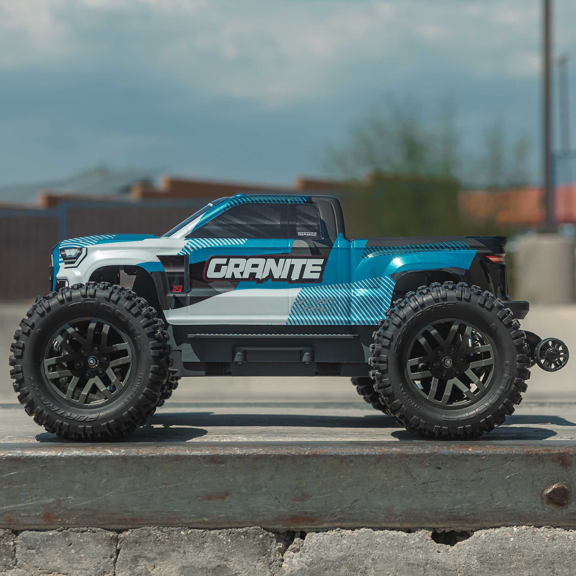 Arrma Monster Truck brushless GRANITE 223S DSC 4X4 RTR 1/10 bleu - ARA4302V4T1 - Breizh Modélisme.