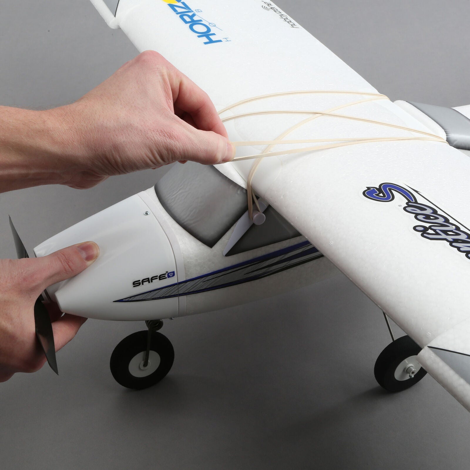 Avion de début télécommandé Apprenti S 2 1.2m RTF avec SAFE - HBZ310001 - Breizh Modélisme.