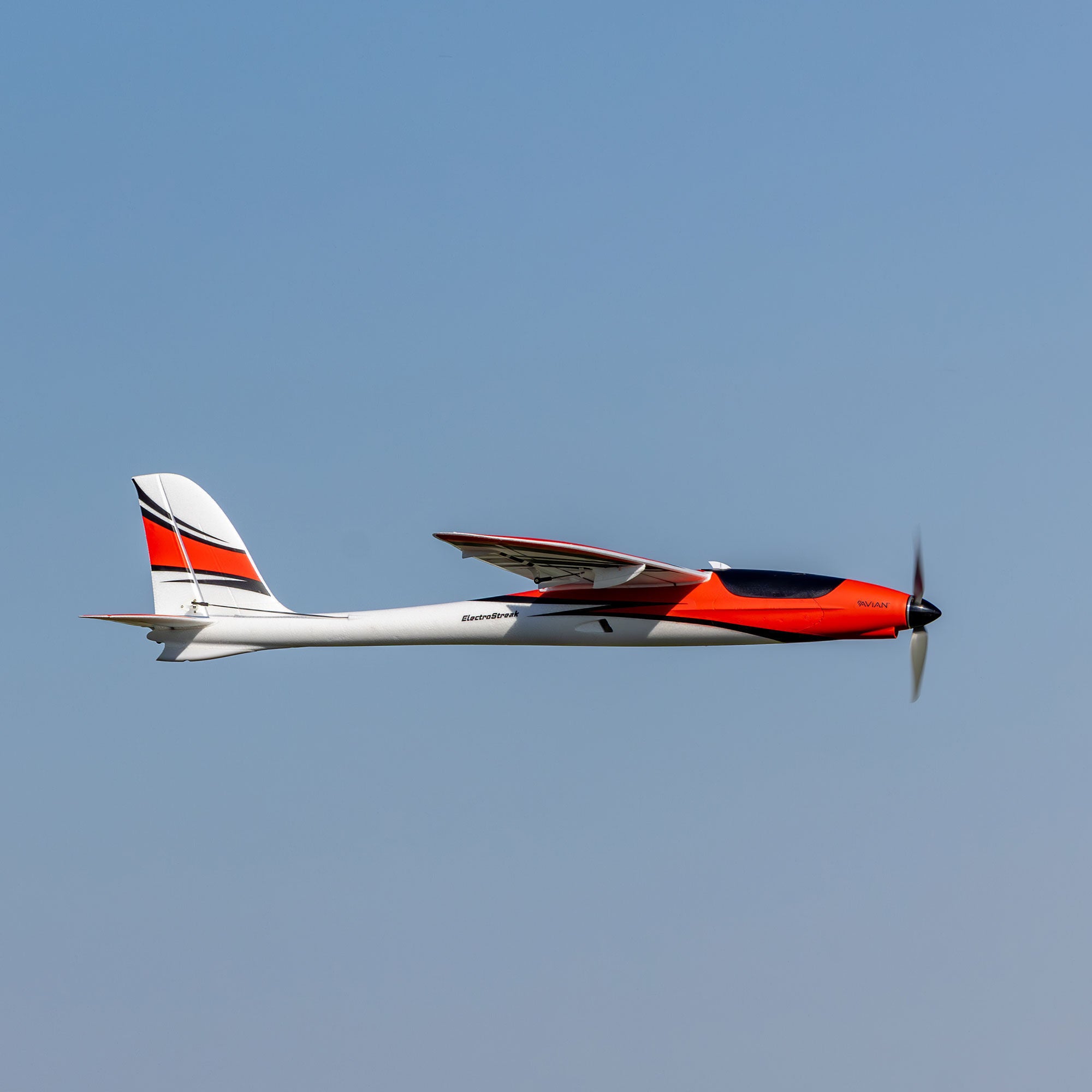 Avion ElectroStreak 1,1 m BNF Basic avec AS3X+ et SAFE Select - EFL13350 - Breizh Modélisme.