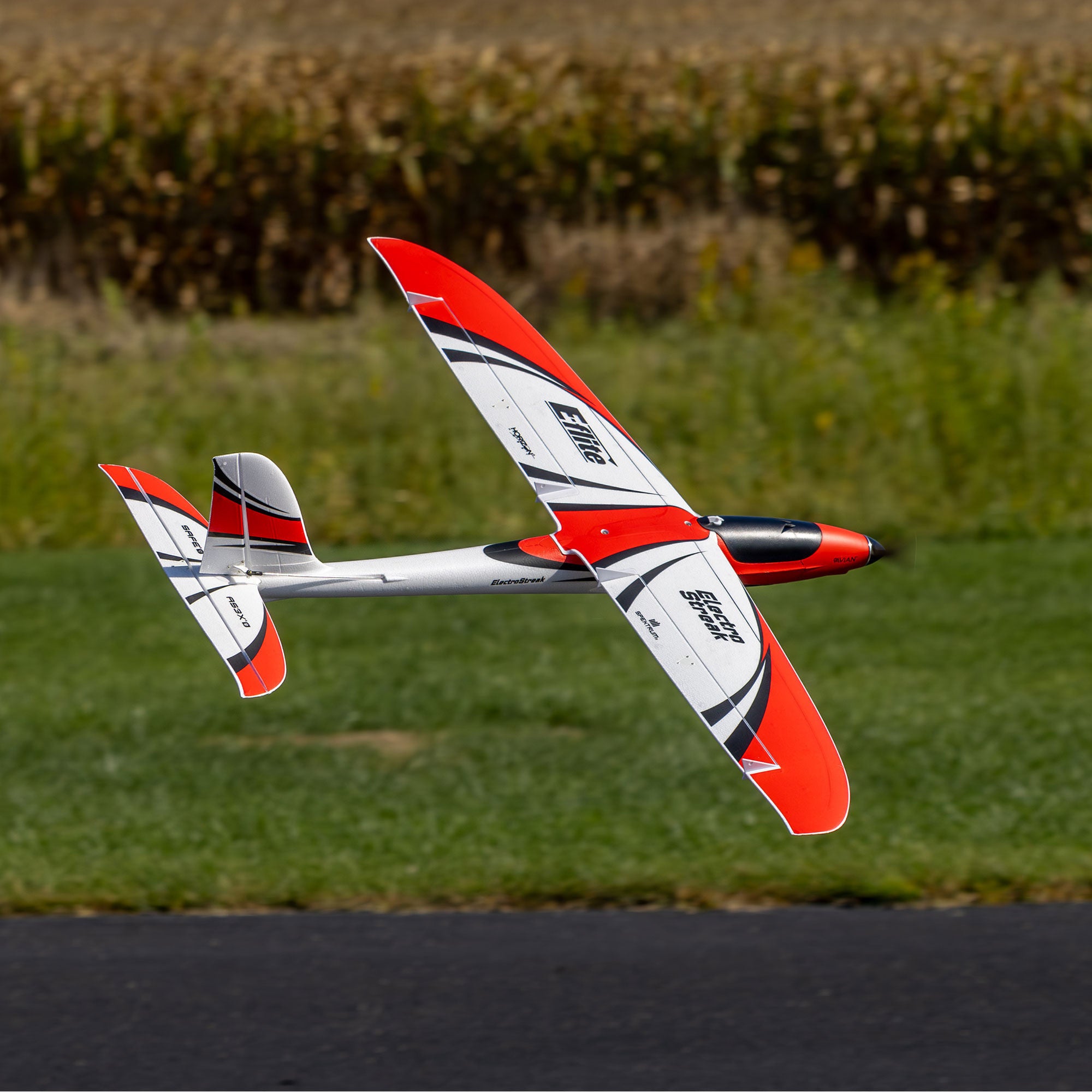 Avion ElectroStreak 1,1 m BNF Basic avec AS3X+ et SAFE Select - EFL13350 - Breizh Modélisme.