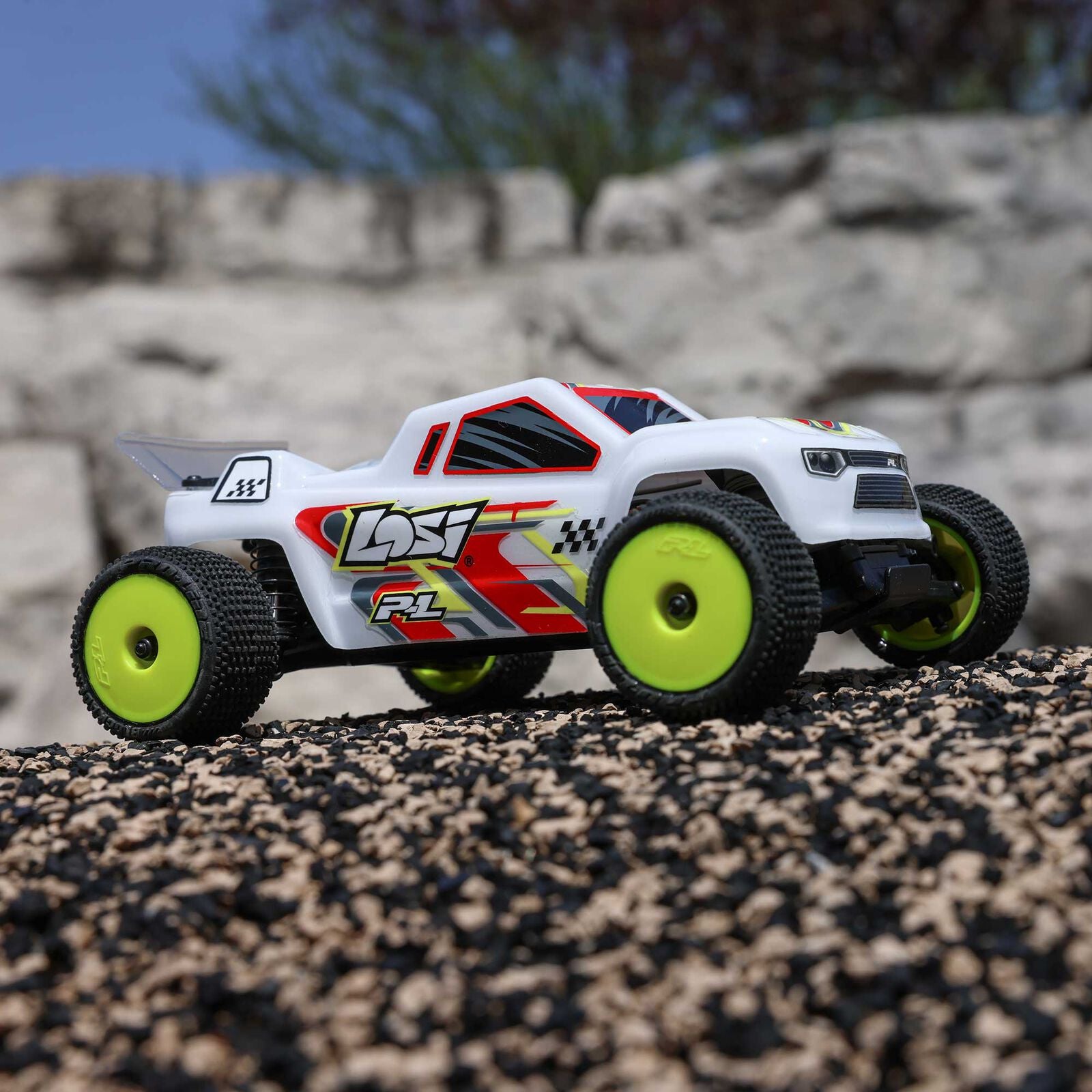 Stadium truck Losi 1/28 Micro-T 2S 2WD RTR blanc LOS-1392T1 - Breizh Modélisme.