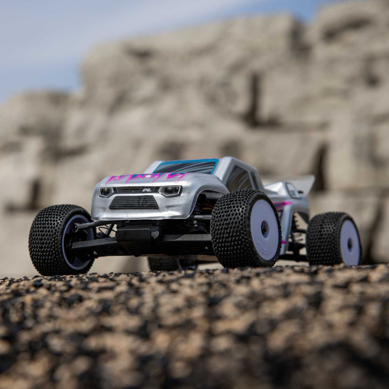 Stadium truck Losi 1/28 Micro-T 2S 2WD RTR gris LOS-1392T2 - Breizh Modélisme.