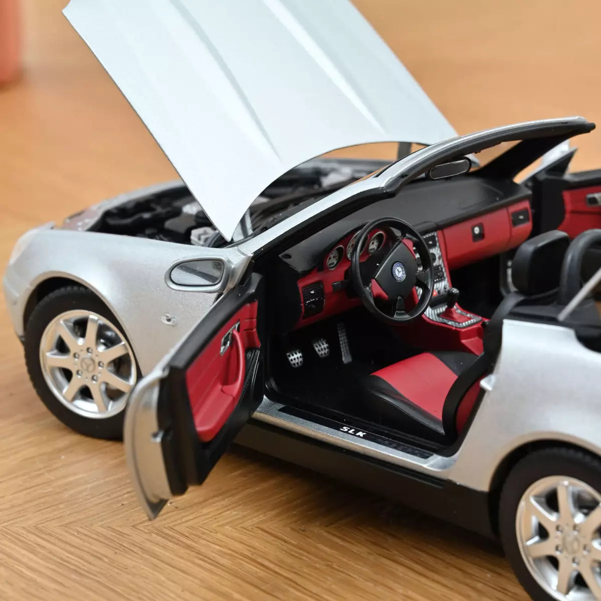 Voiture miniature collection 1/18 Mercedes-Benz SLK 1996 Argent Brillant Norev 183020
