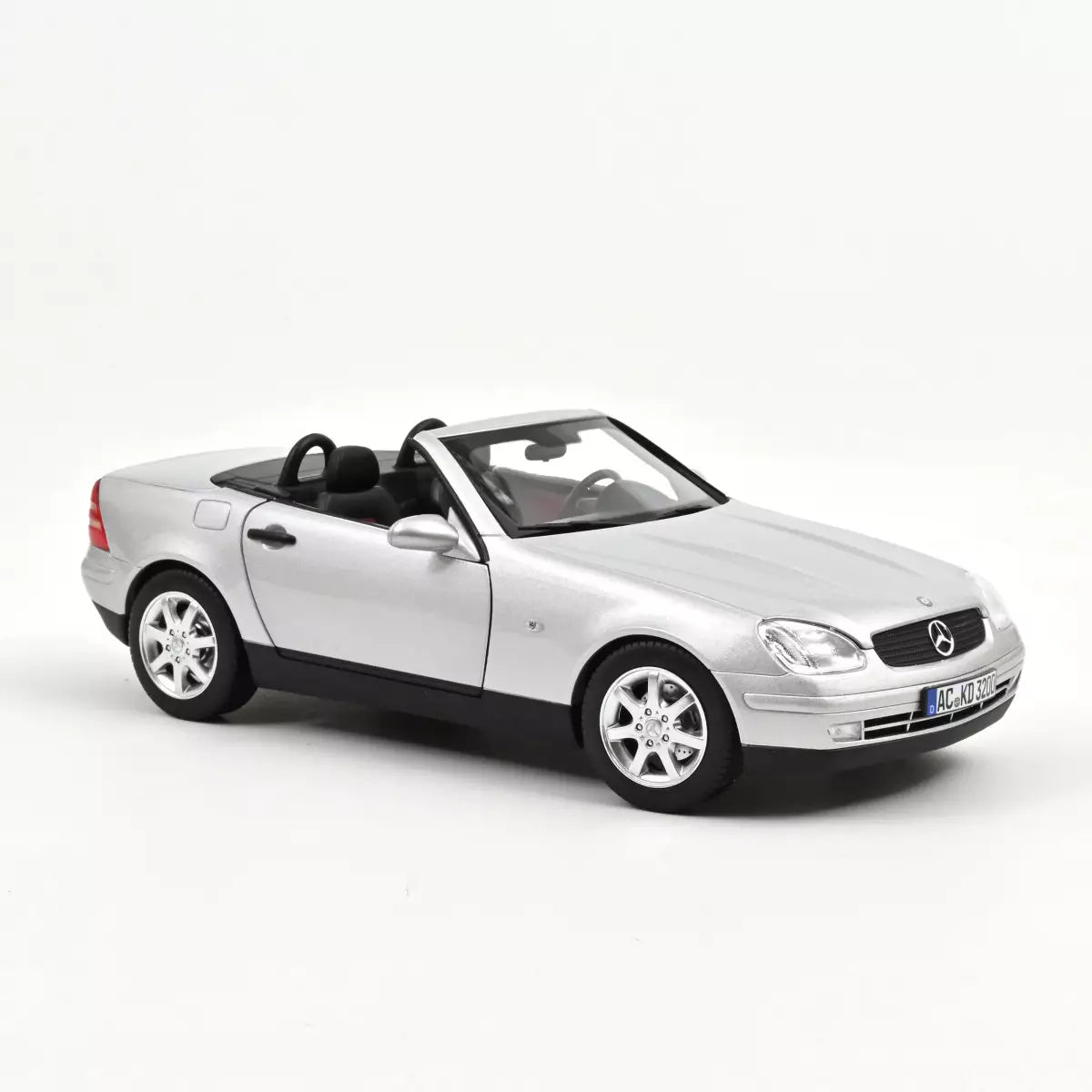 Voiture miniature collection 1/18 Mercedes-Benz SLK 1996 Argent Brillant Norev 183020